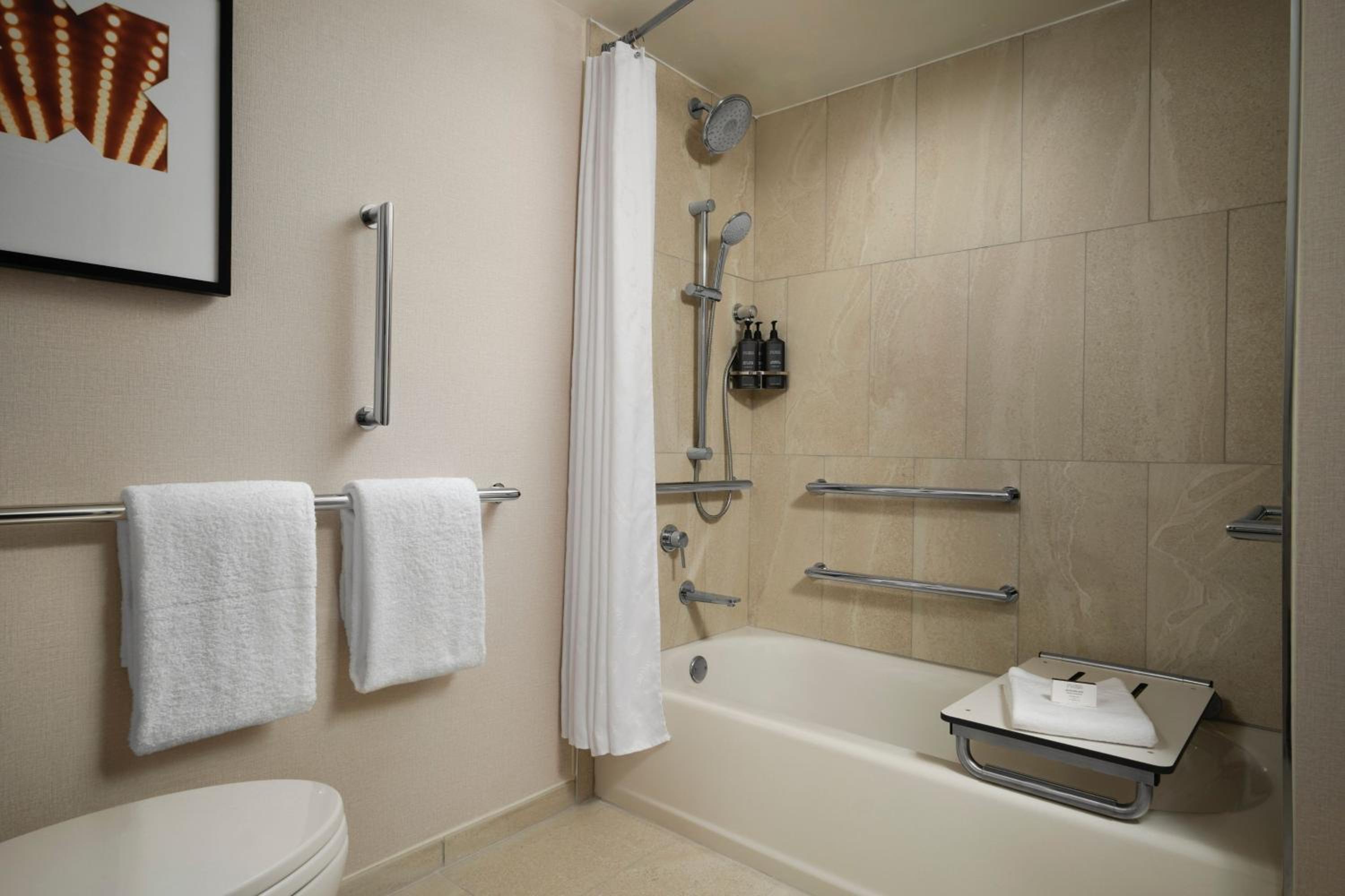 King Room with Adapted Tub - Mobility and Hearing Accessible - Photo 3