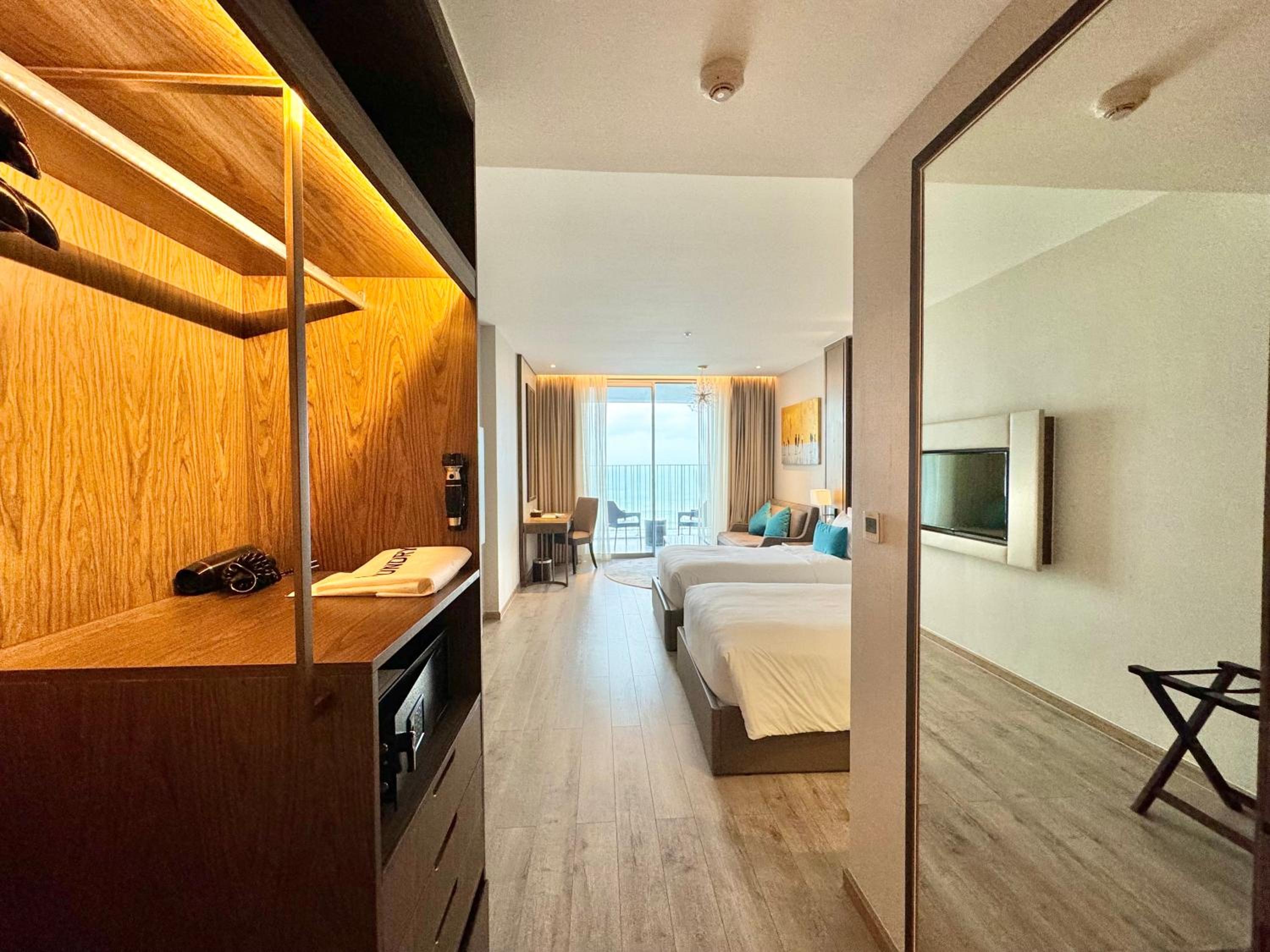 Deluxe Double Or Twin Room With Sea View - Photo 2
