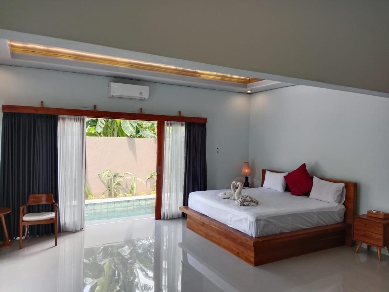 Villa with Private Pool - Photo 3