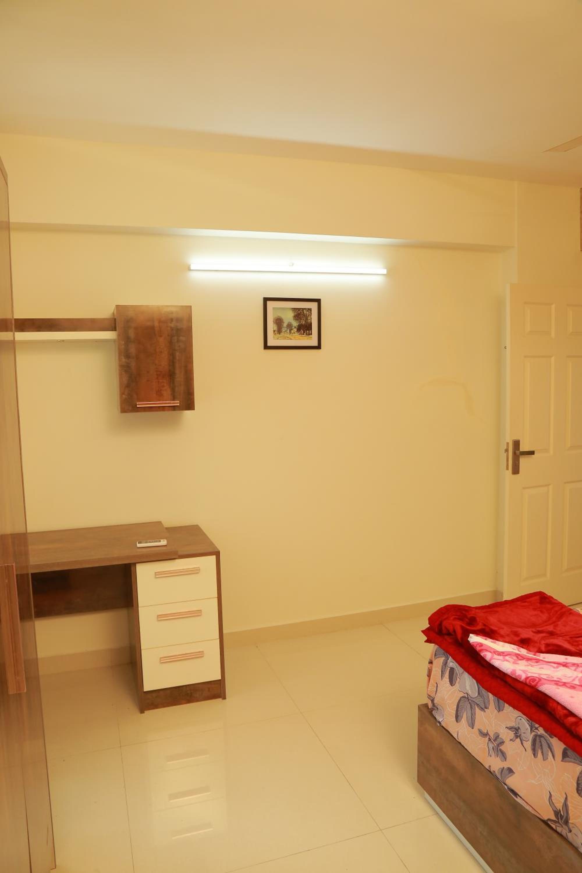 One-Bedroom Apartment photo 1