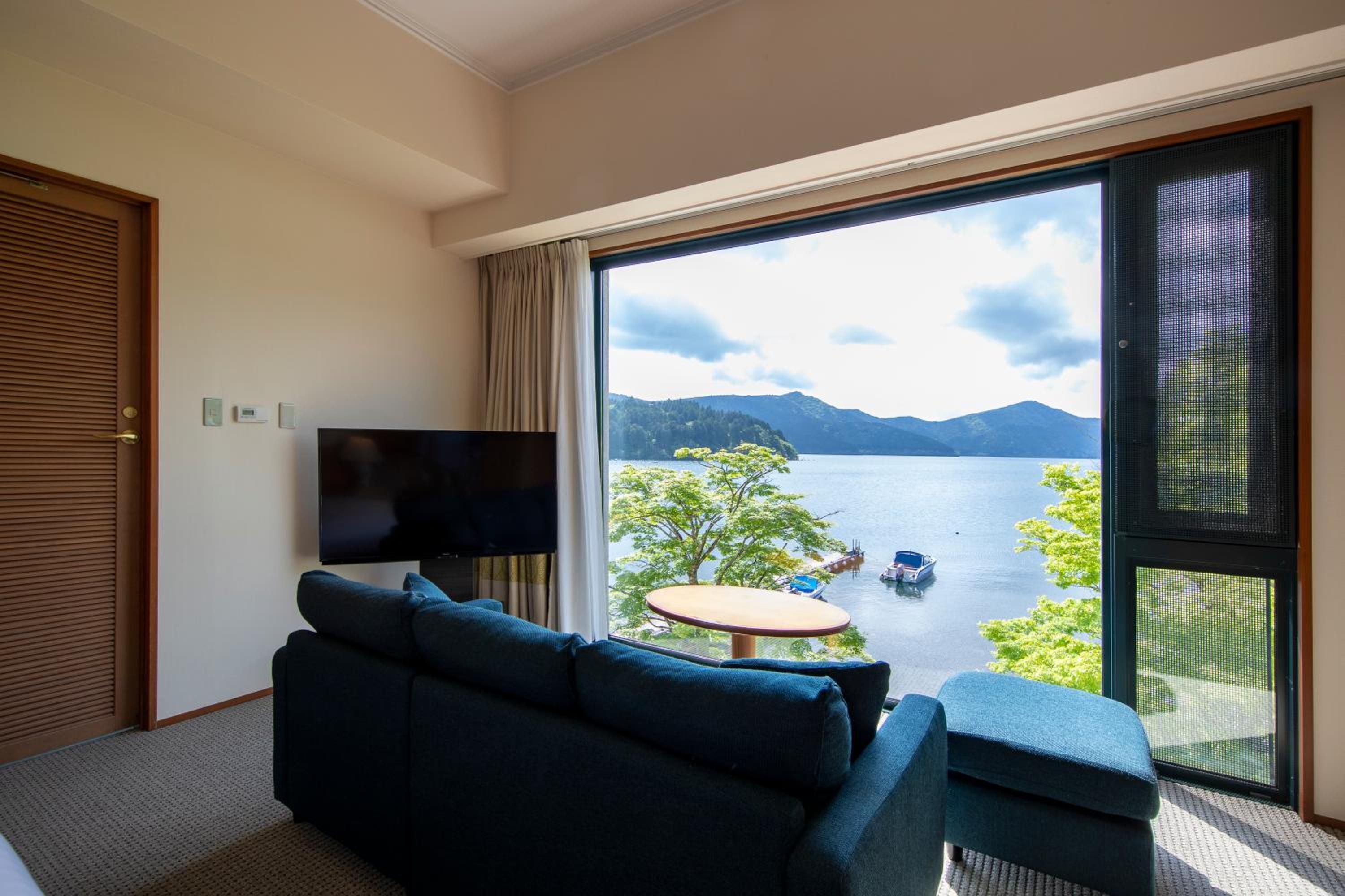 Double Room with Lake View - Photo 6