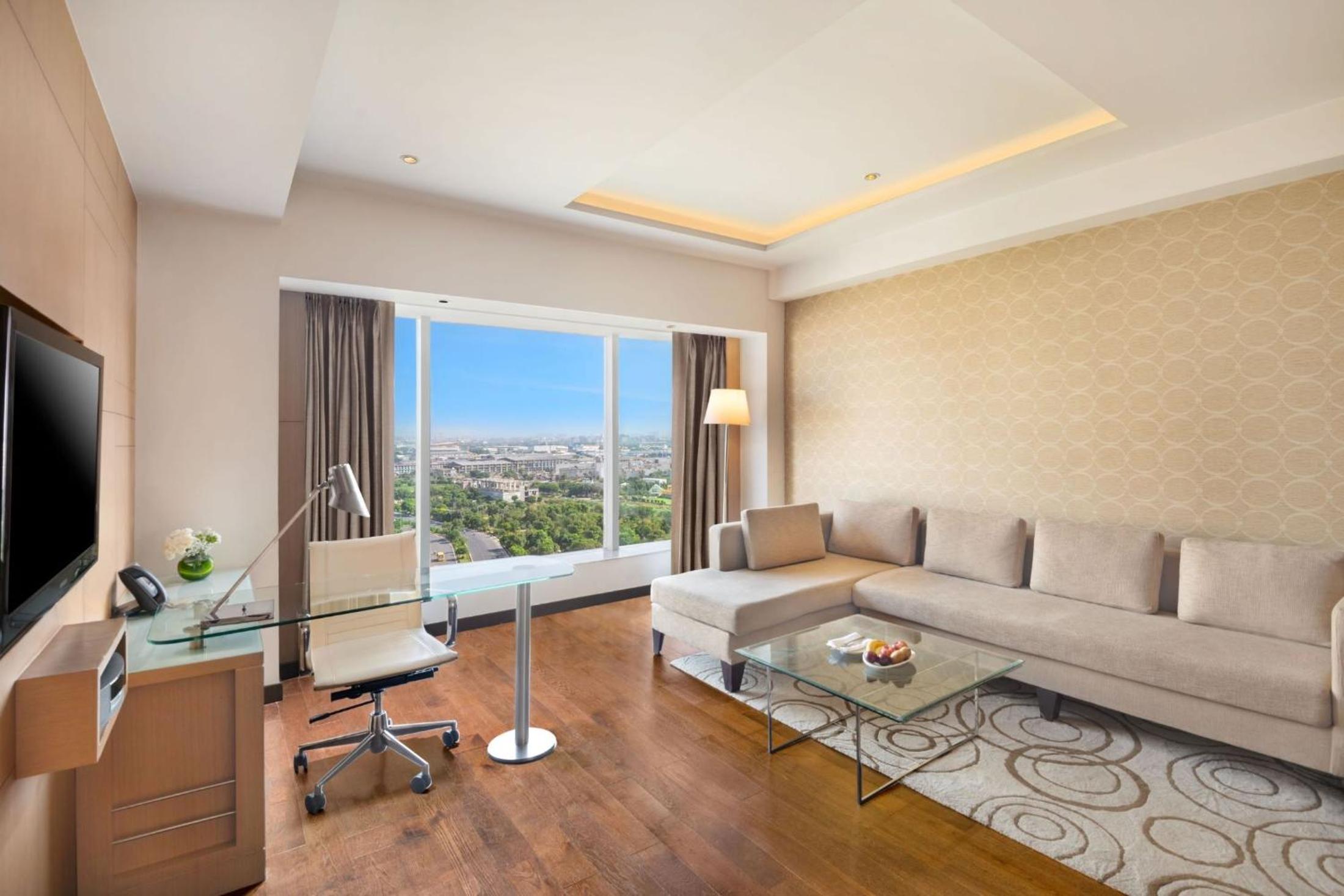 One-Bedroom King Suite - Non-Smoking photo 2