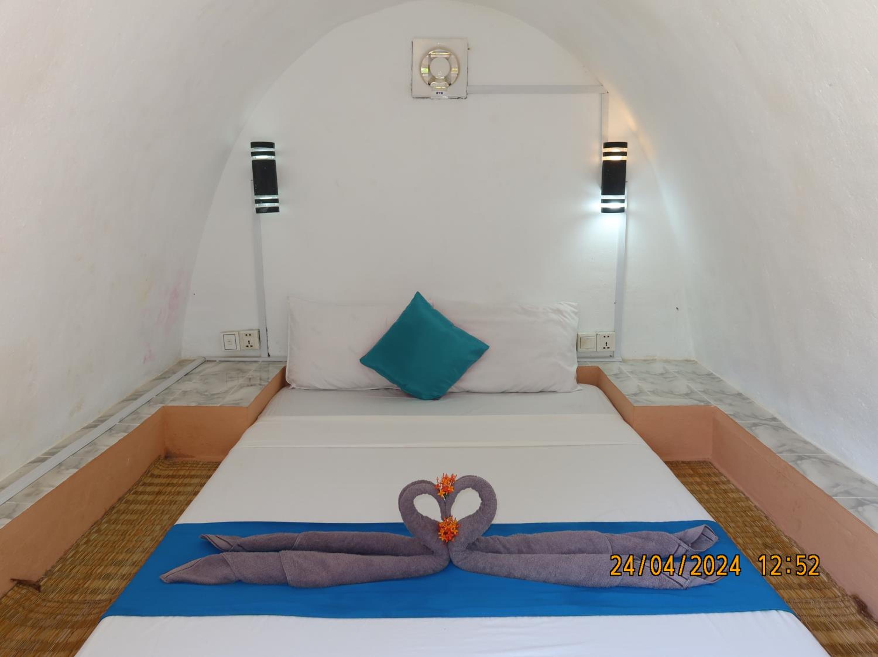 Budget Double Room with Shared Bathroom