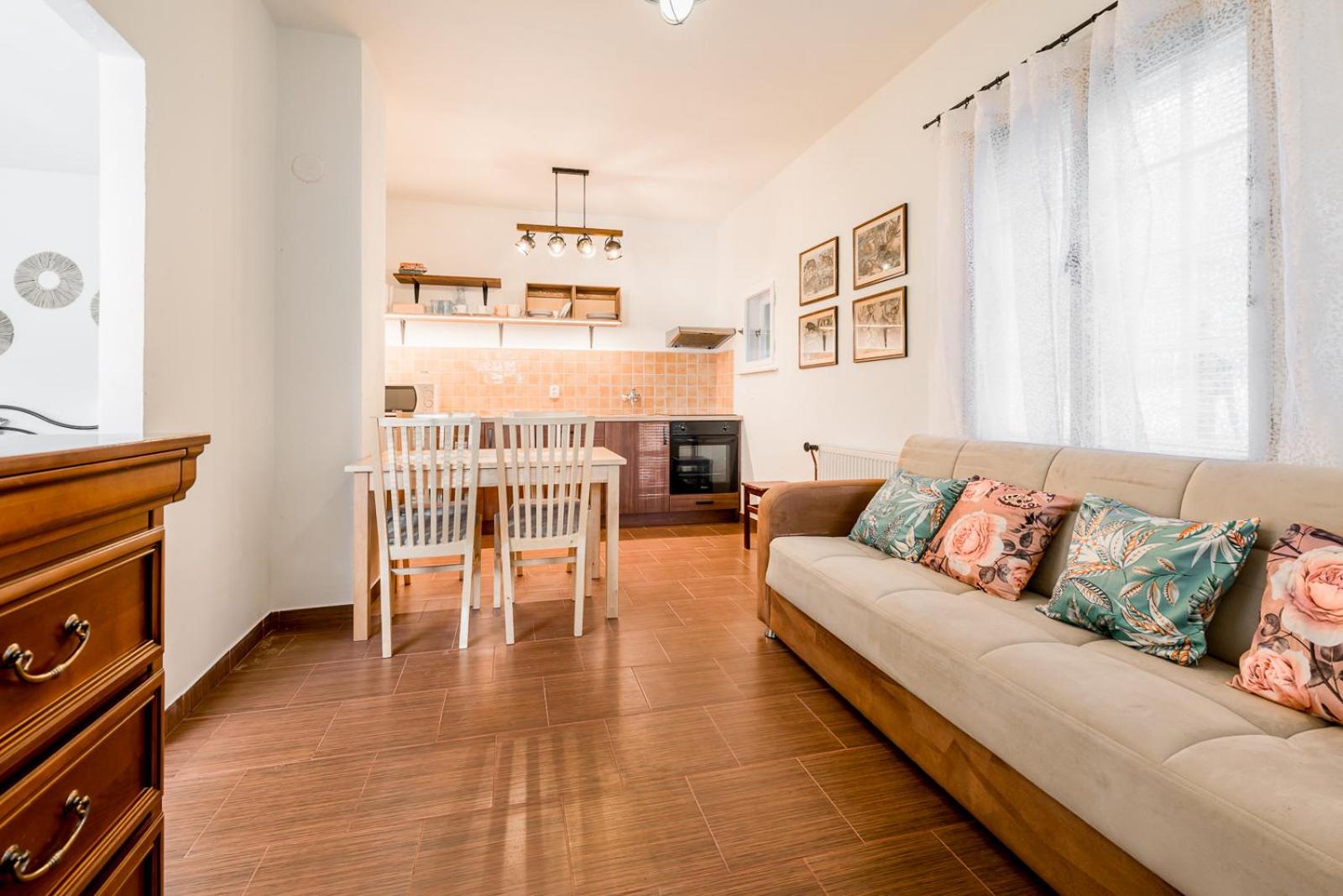 One-Bedroom Apartment photo 1