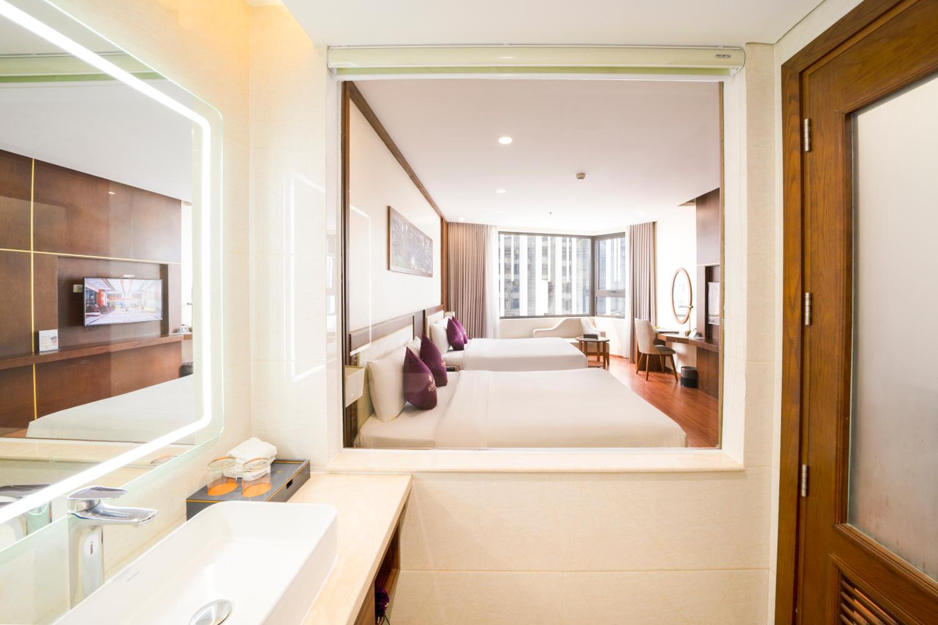Deluxe Family Room with Partial Sea View - Complimentary Afternoon Tea Per Stay photo 3