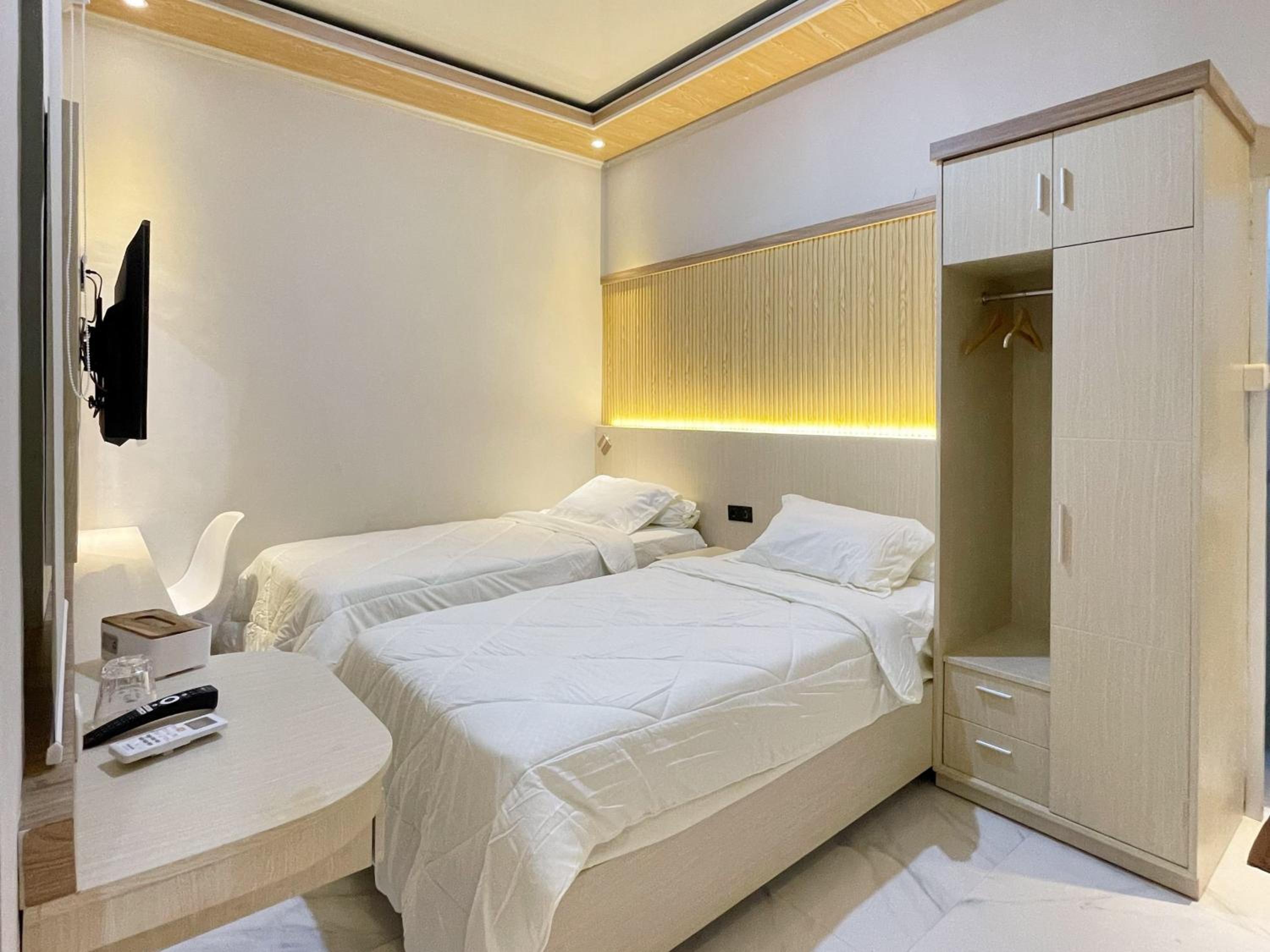 Deluxe Twin Room - Photo 6