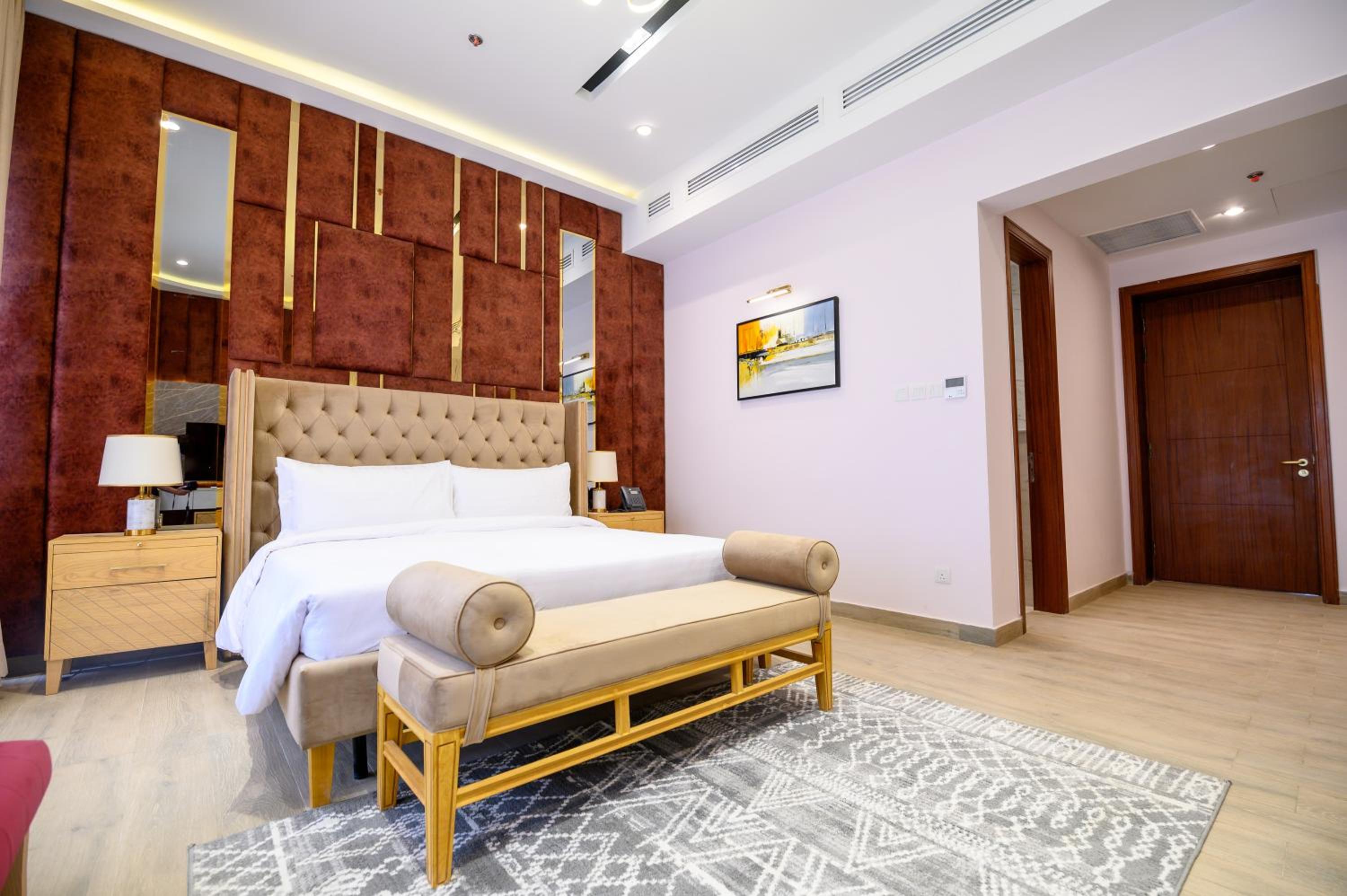 Deluxe Room - Photo 6