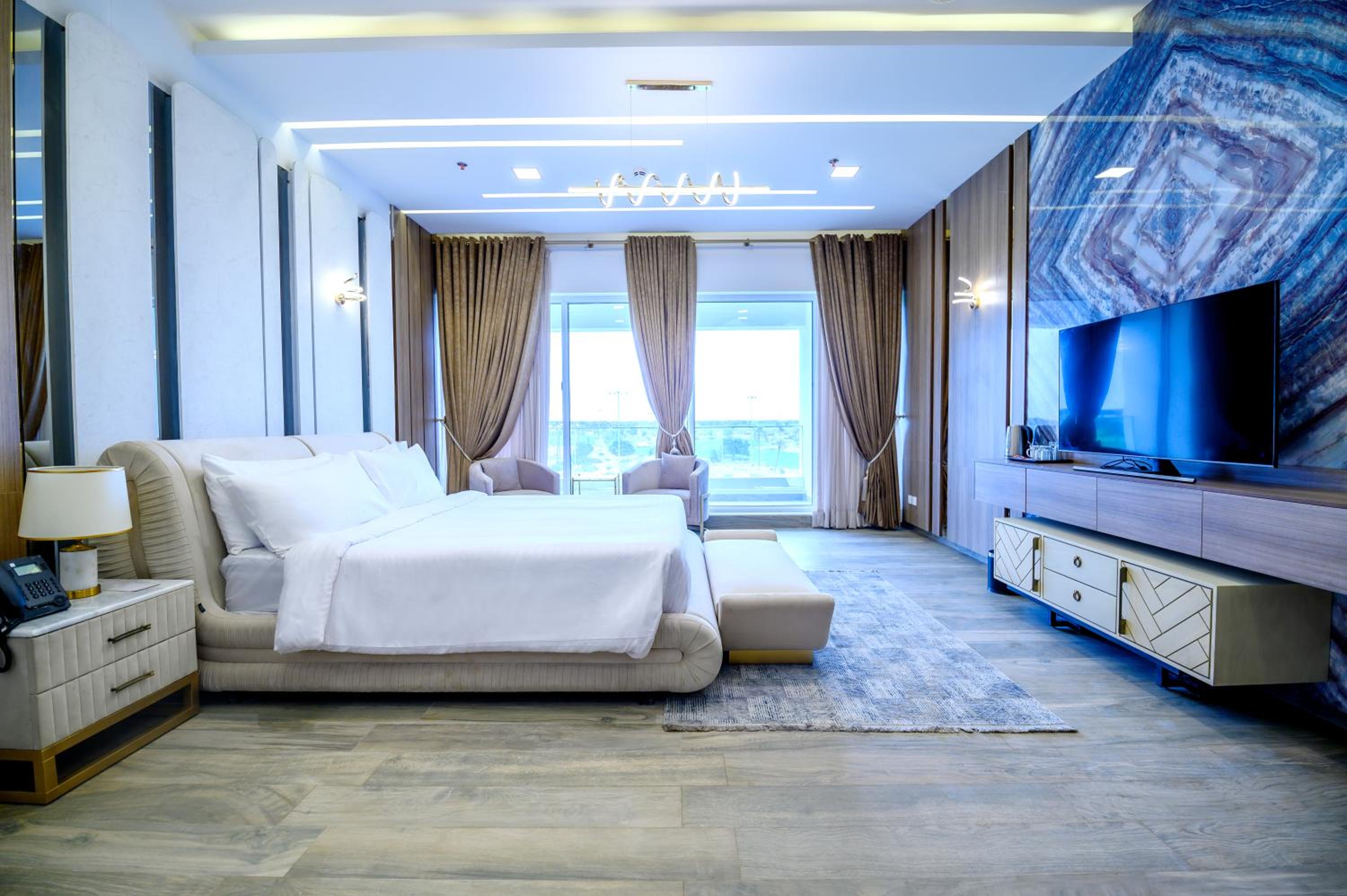 Executive Room - Photo 1