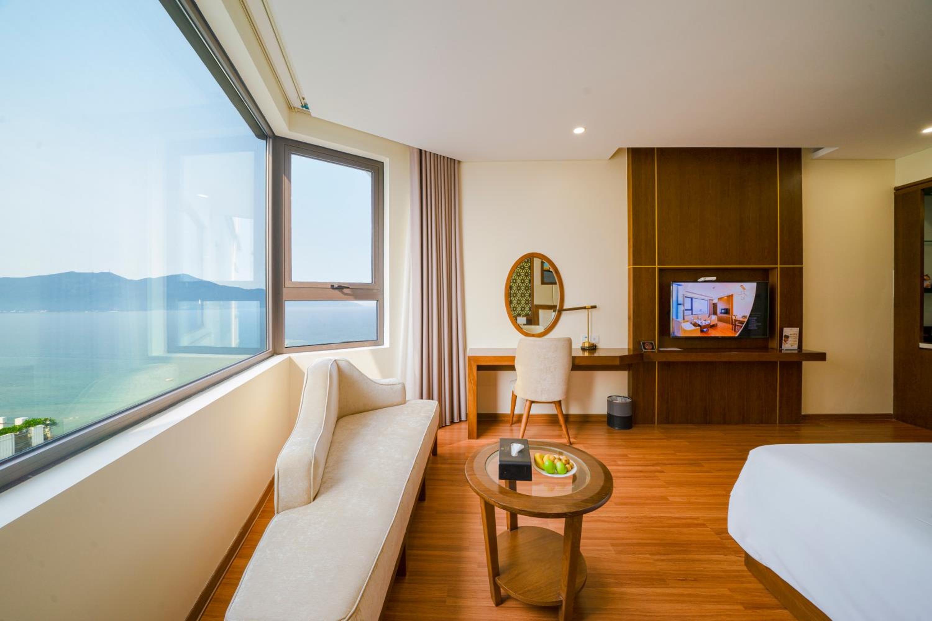 Grand Triple Room , Partial Ocean View with Afternoon Tea Per Stay photo 2