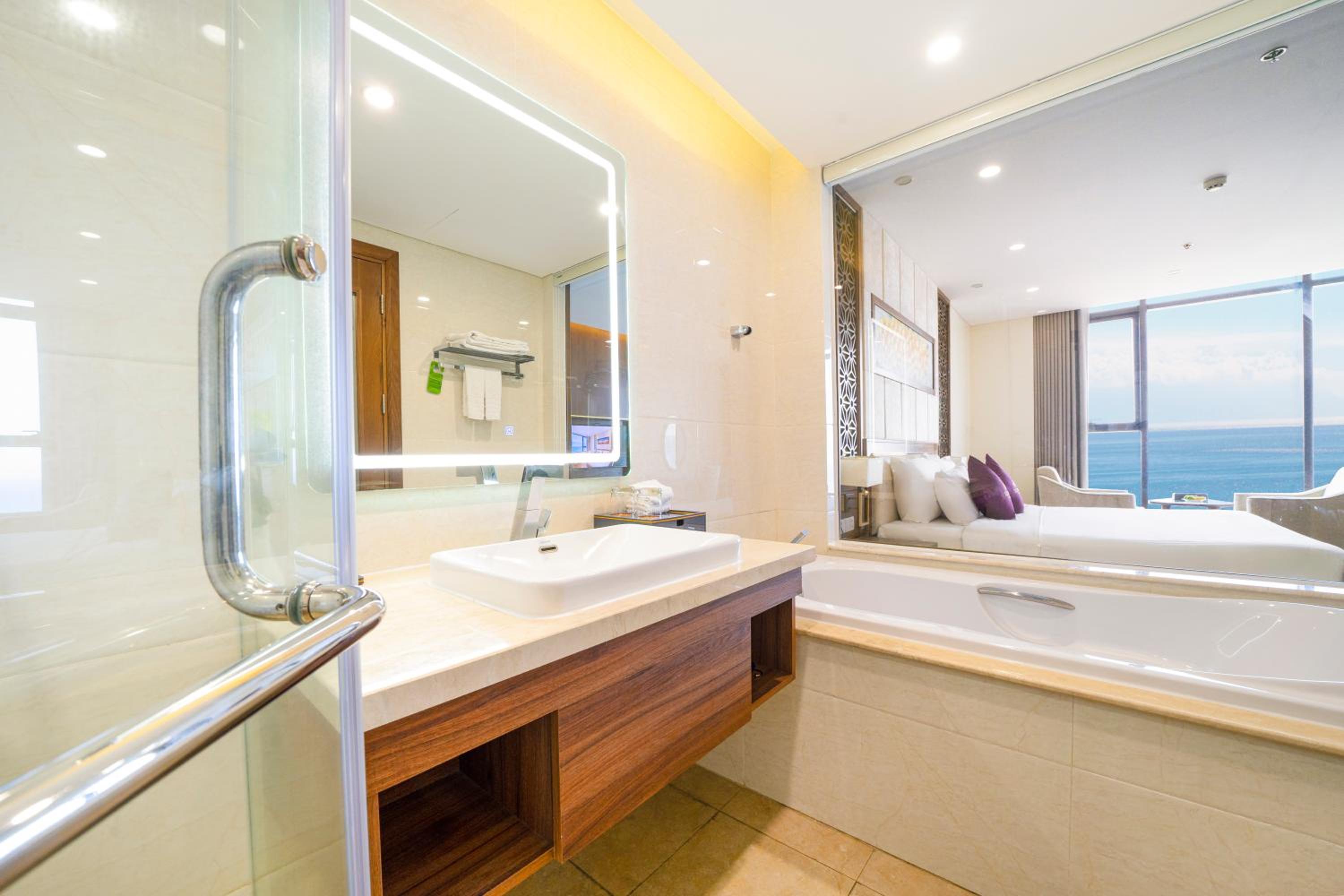 Premier King Room Ocean Front with Afternoon Tea Per Stay photo 3
