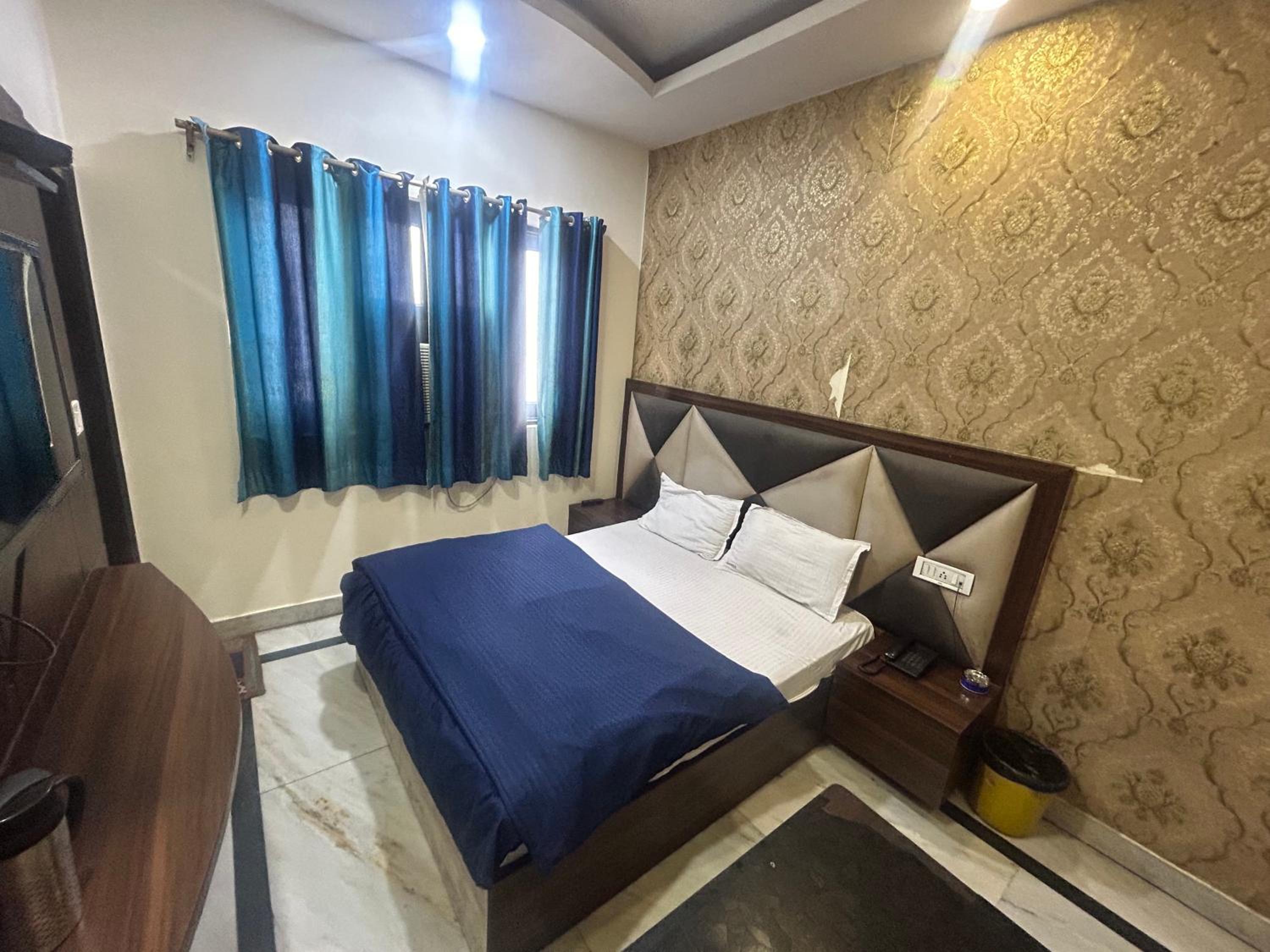Deluxe Room - Photo 1