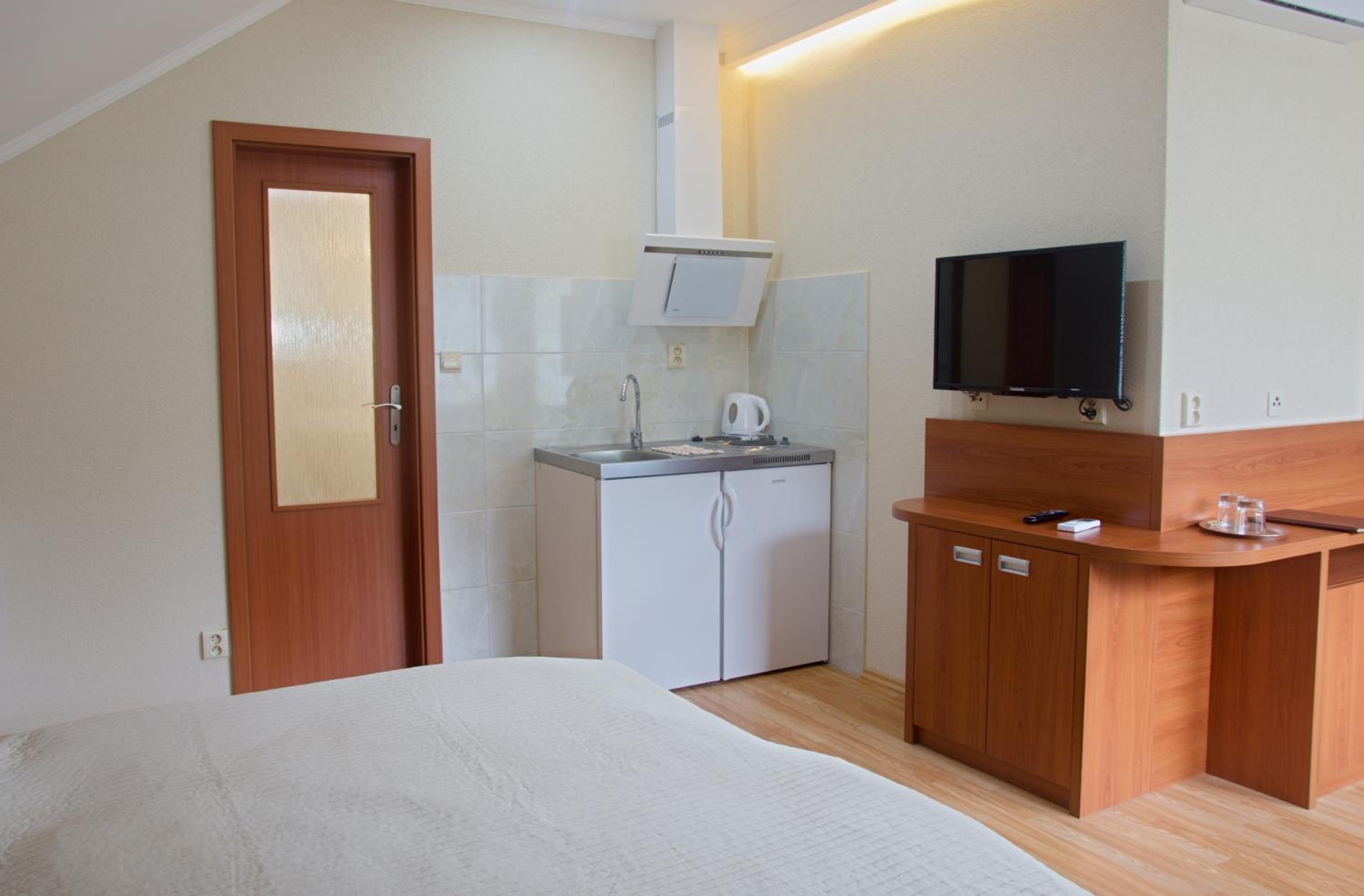 Double Room - Photo 5