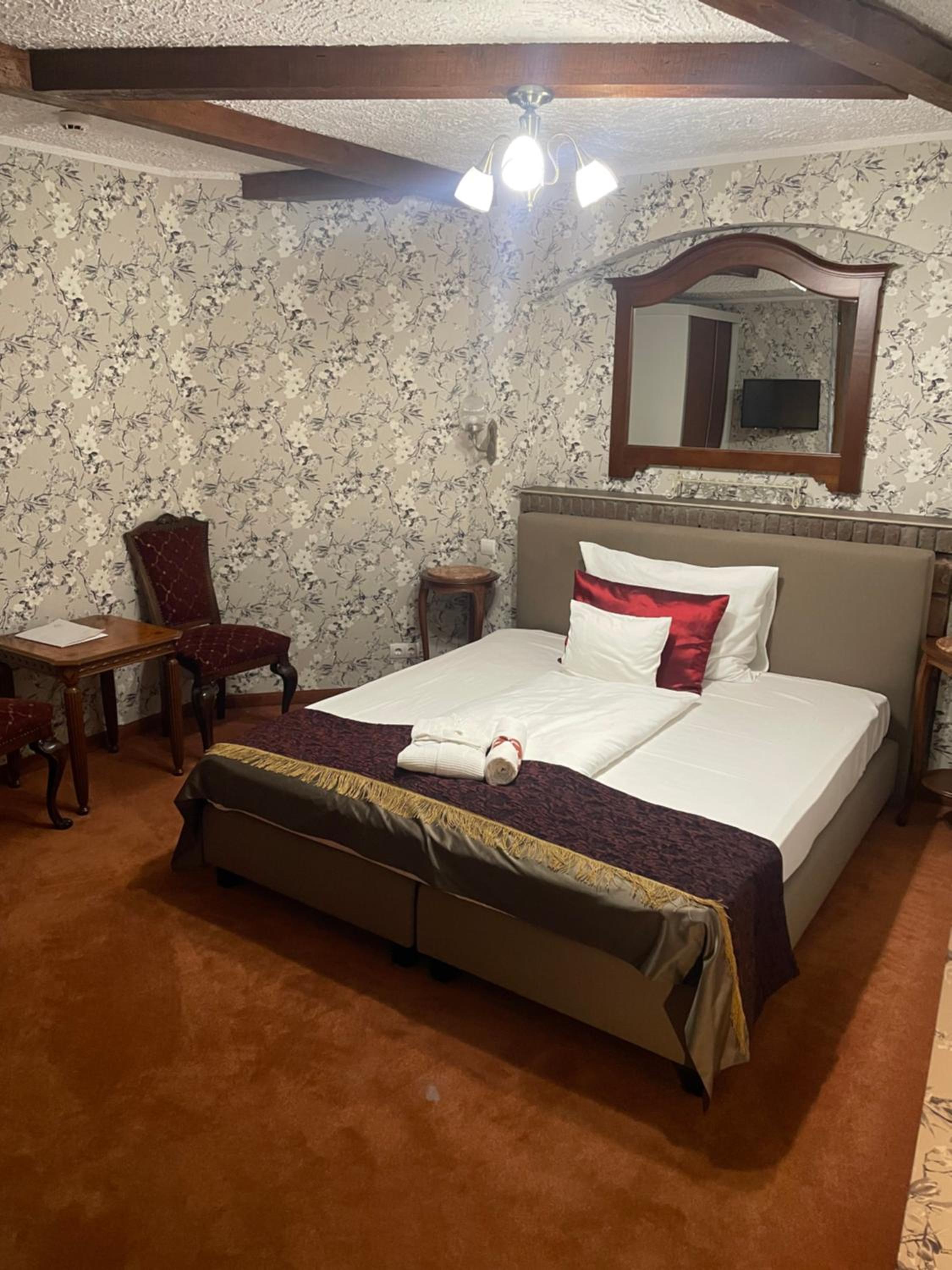 Standard Queen Room - Photo 1