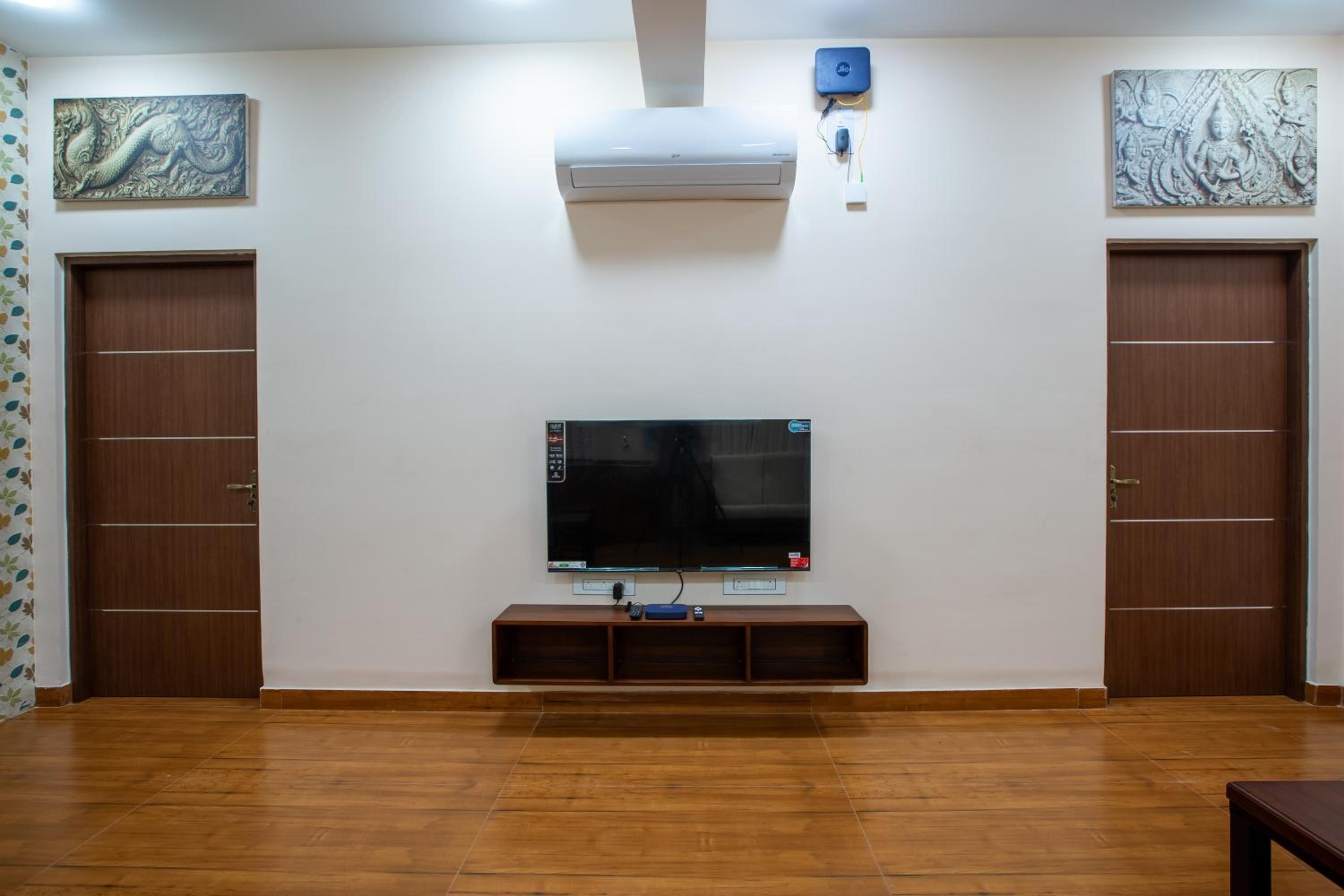 Studio Apartment photo 1