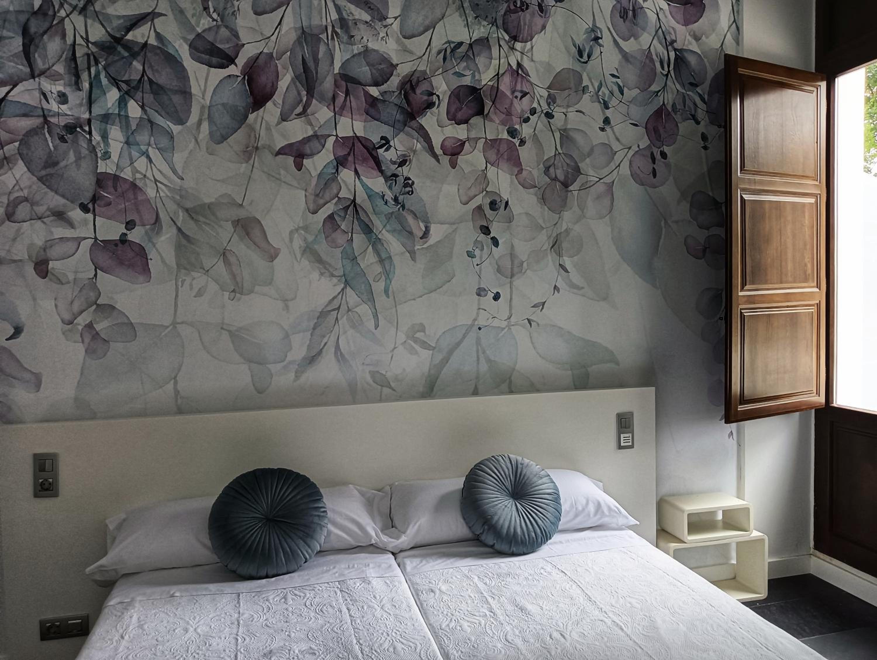 Deluxe Double Room with Balcony - Photo 6