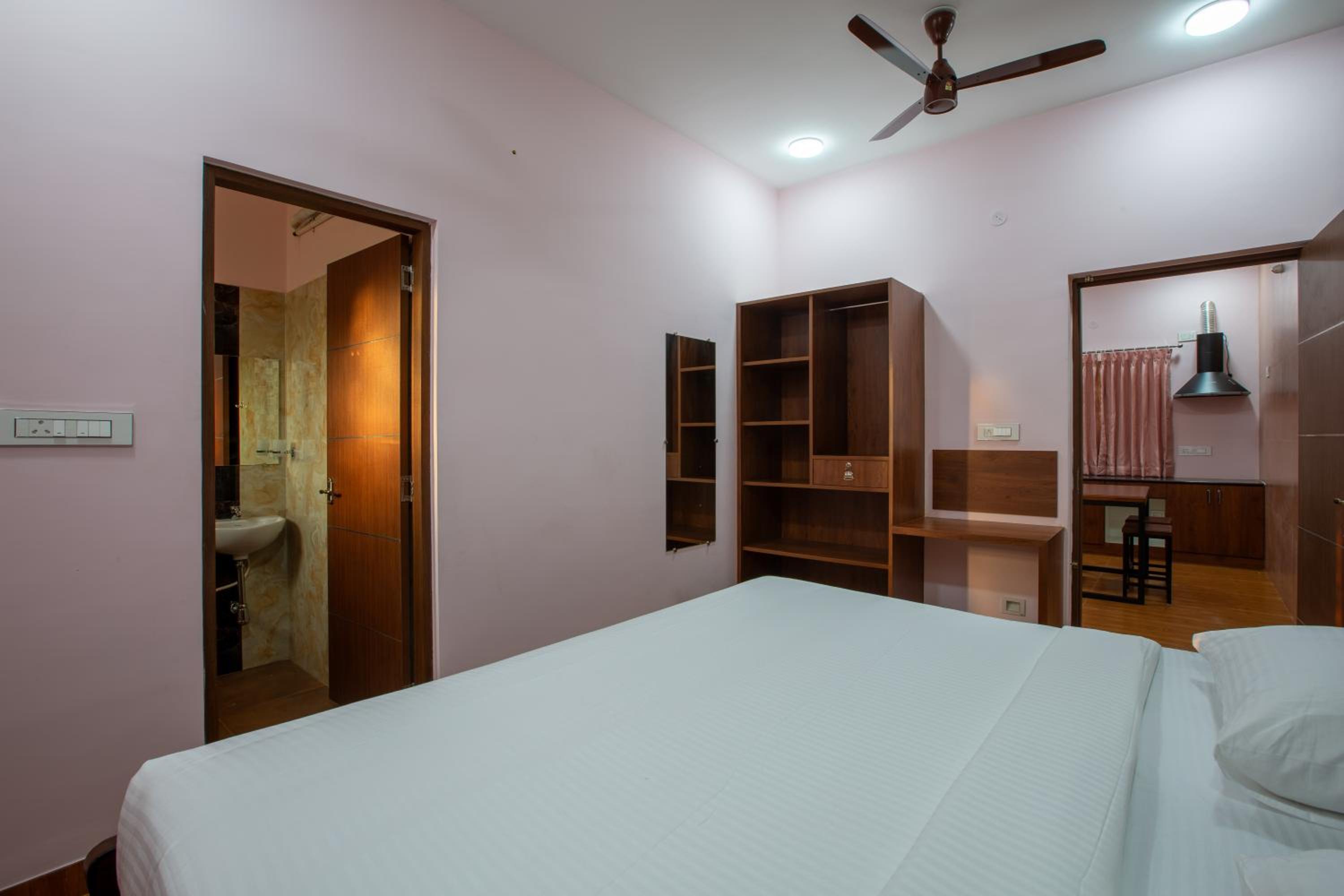 Studio Apartment photo 3