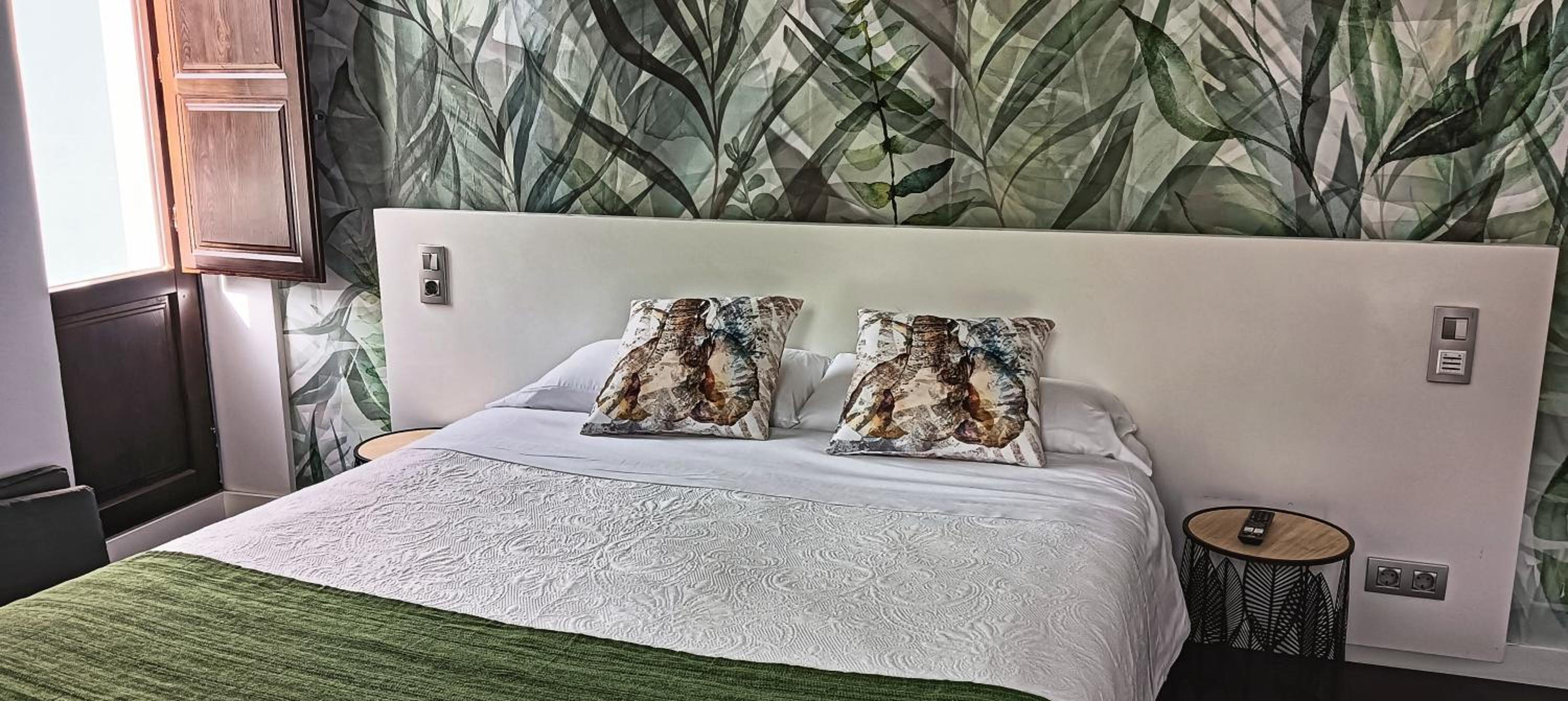 Deluxe Double Room with Extra Bed - Photo 3