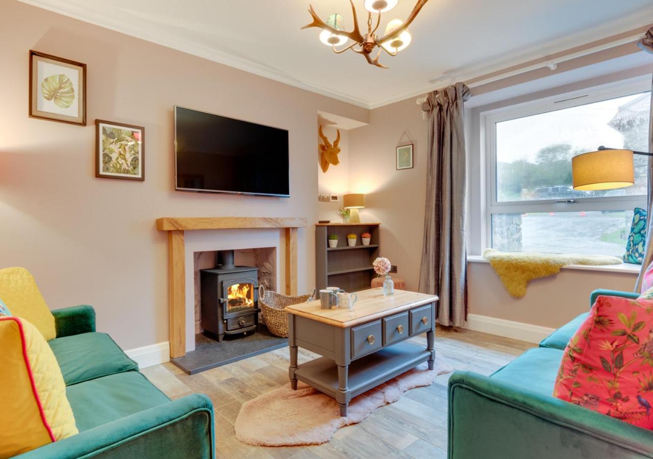 Eight-Bedroom House photo 1