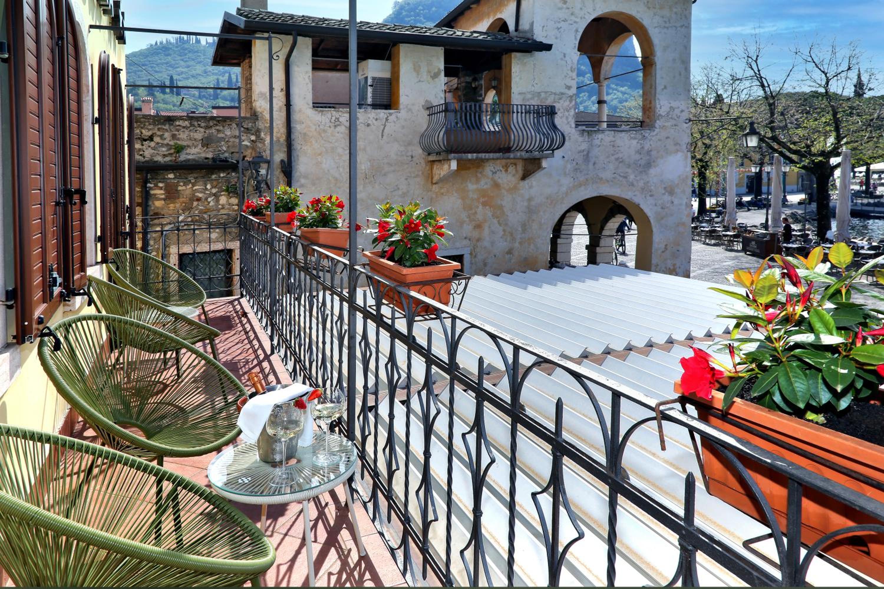 Deluxe Double or Twin Room with Balcony and Lake View photo 3