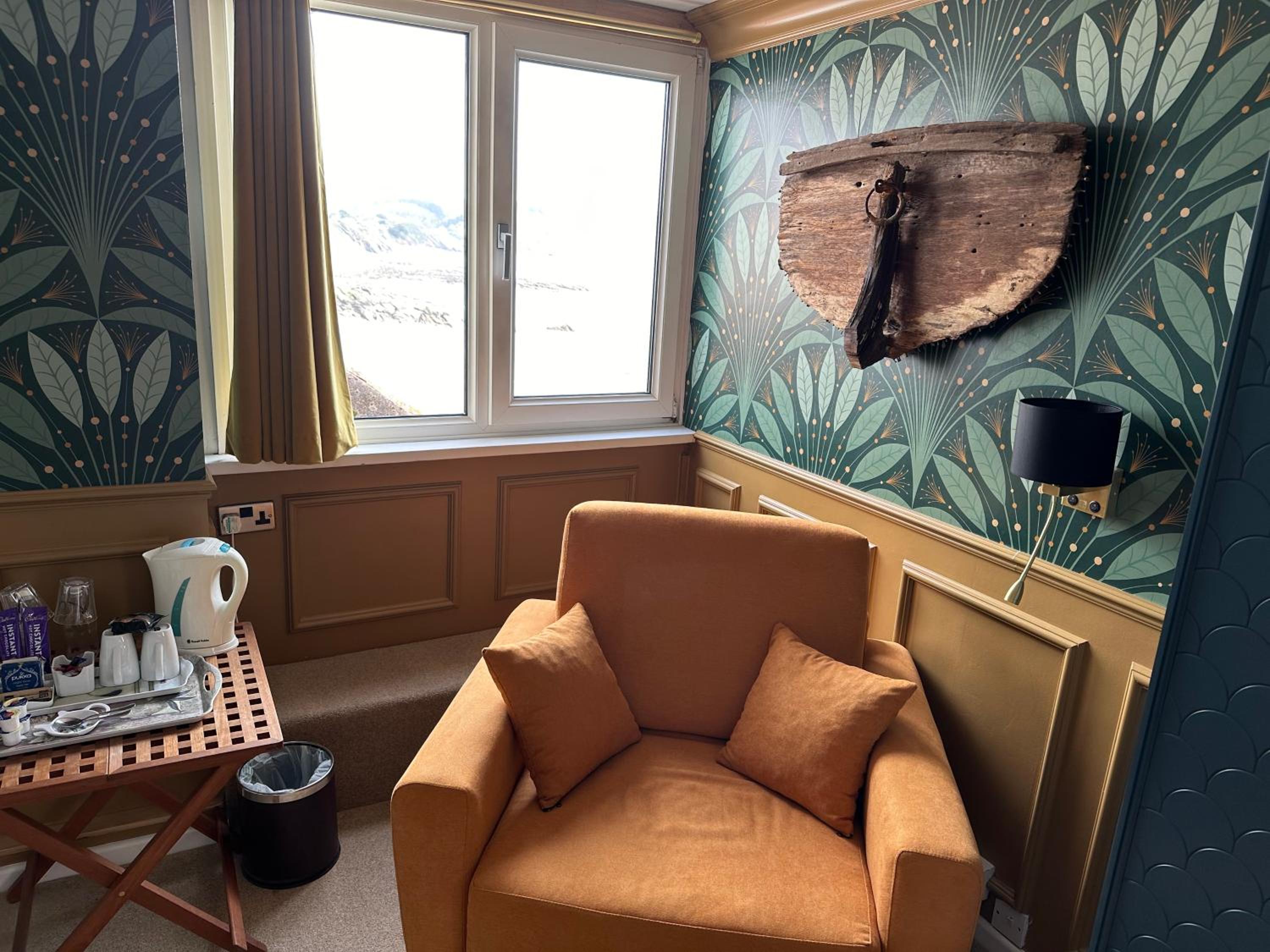 West Looe Room Standard triple, roadside parking - Photo 7