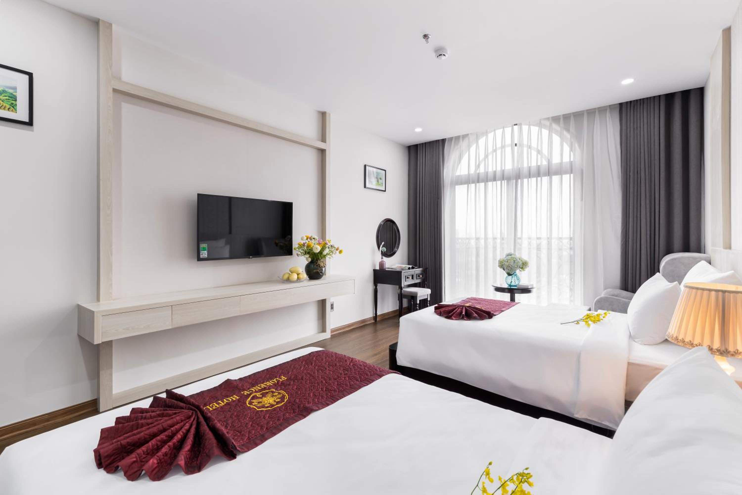 Twin Room with City View - Photo 3