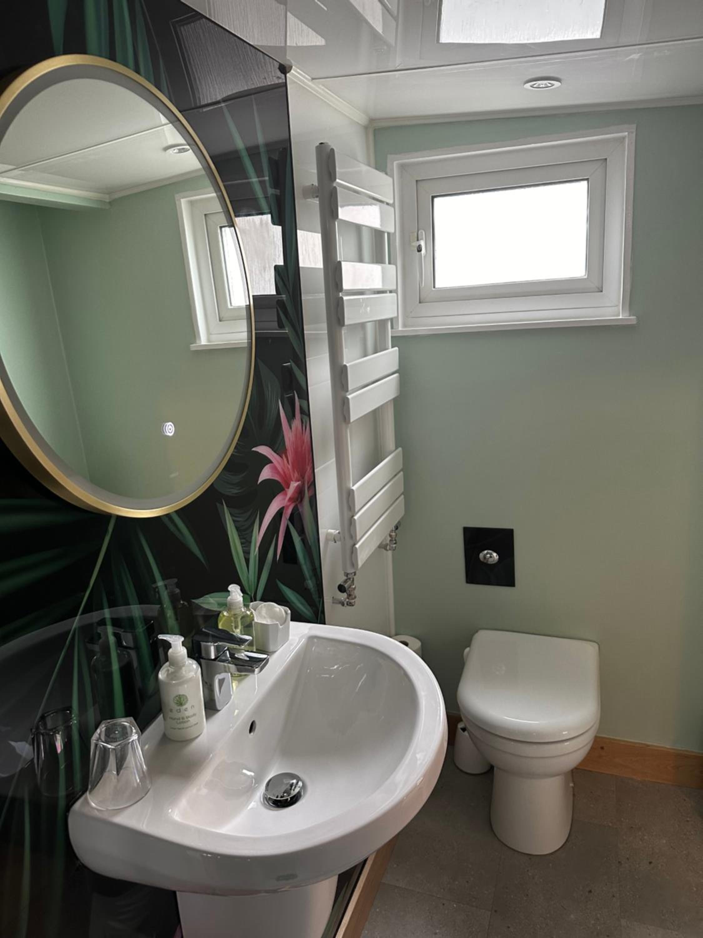 West Looe Room Standard triple, roadside parking - Photo 11