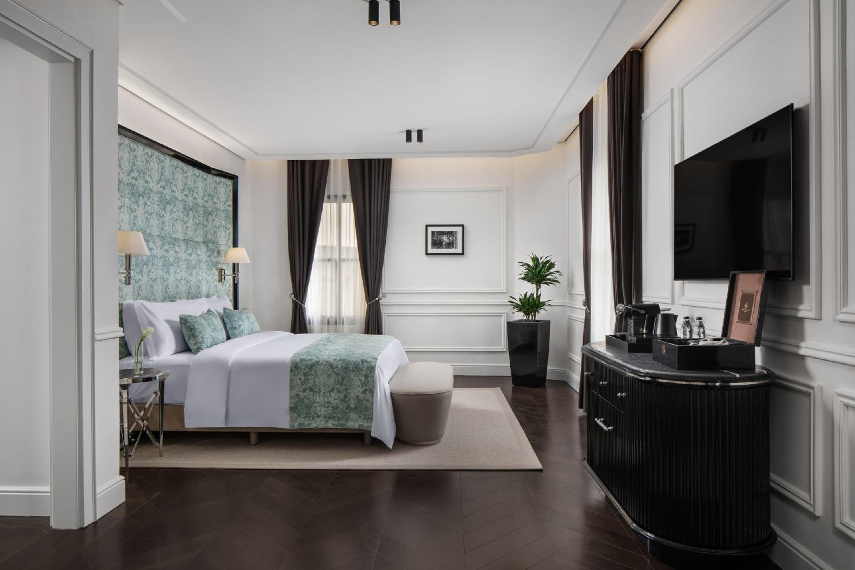 The Charm Junior Suite