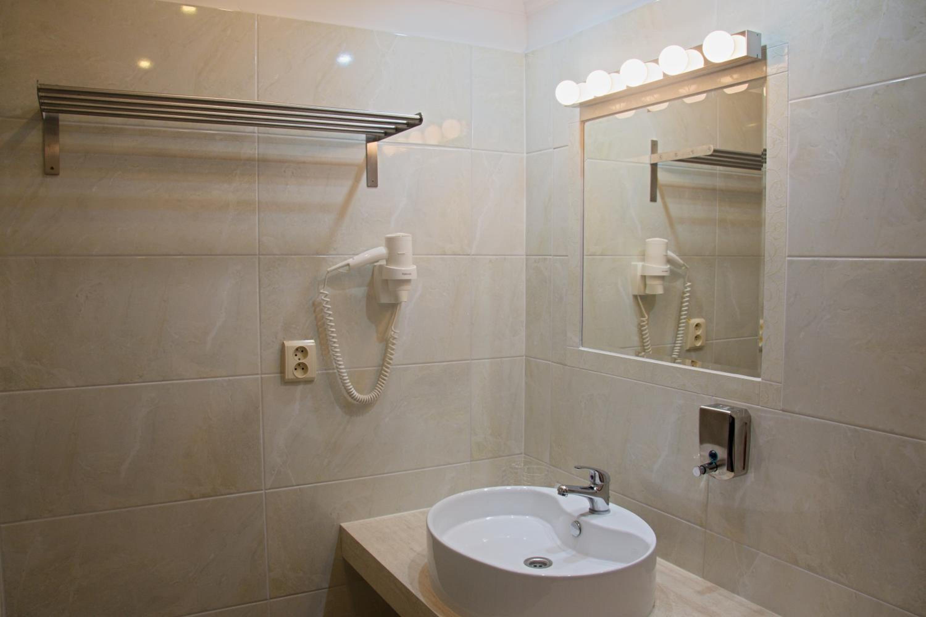 Double Room - Photo 6