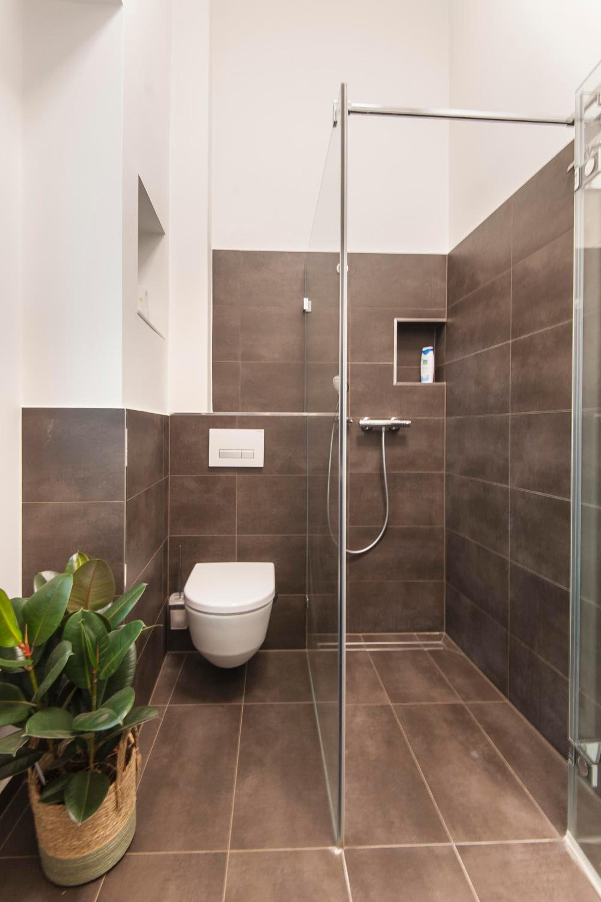 Apartment with Shower photo 3