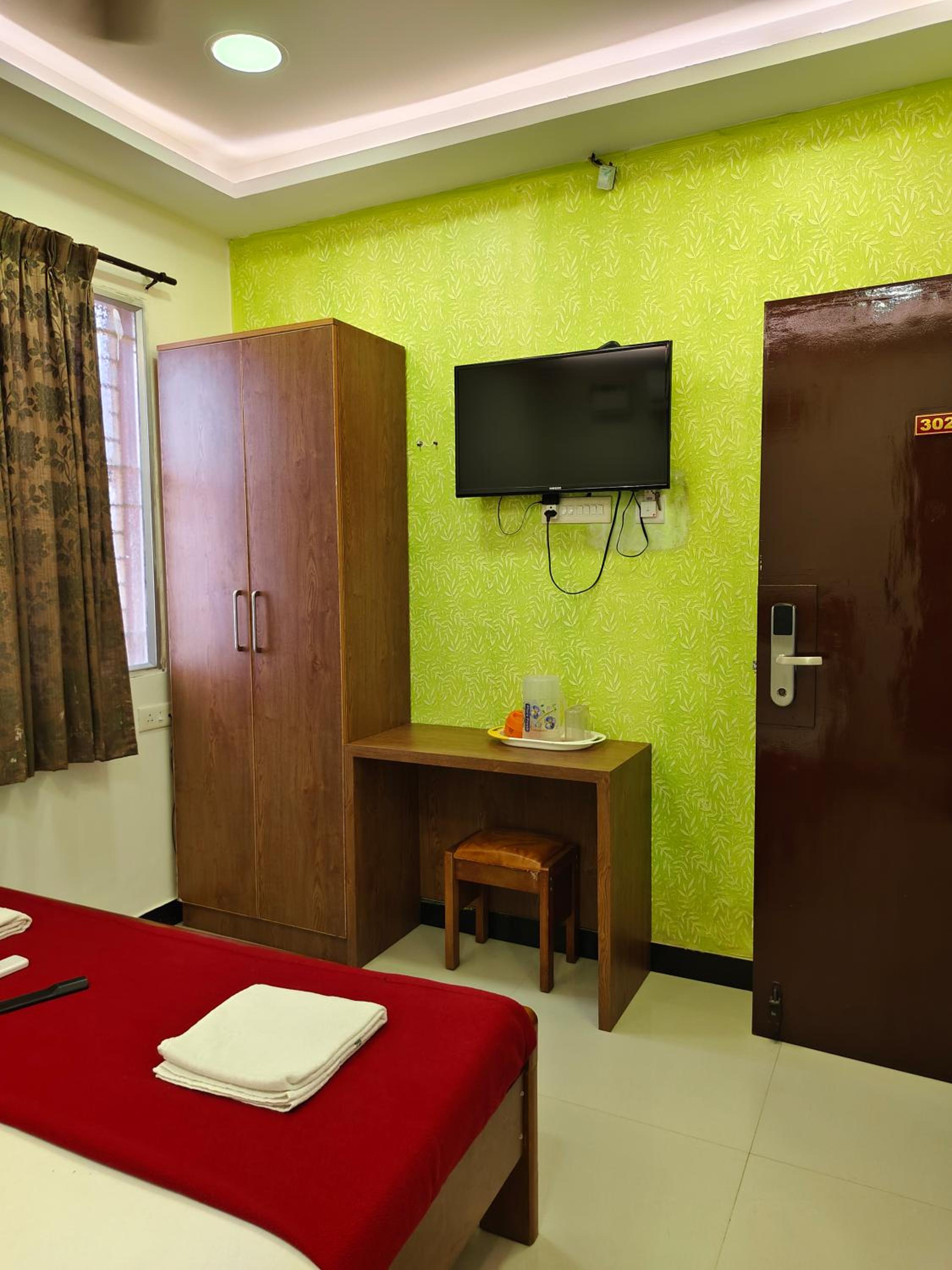 Budget Double Room photo 3