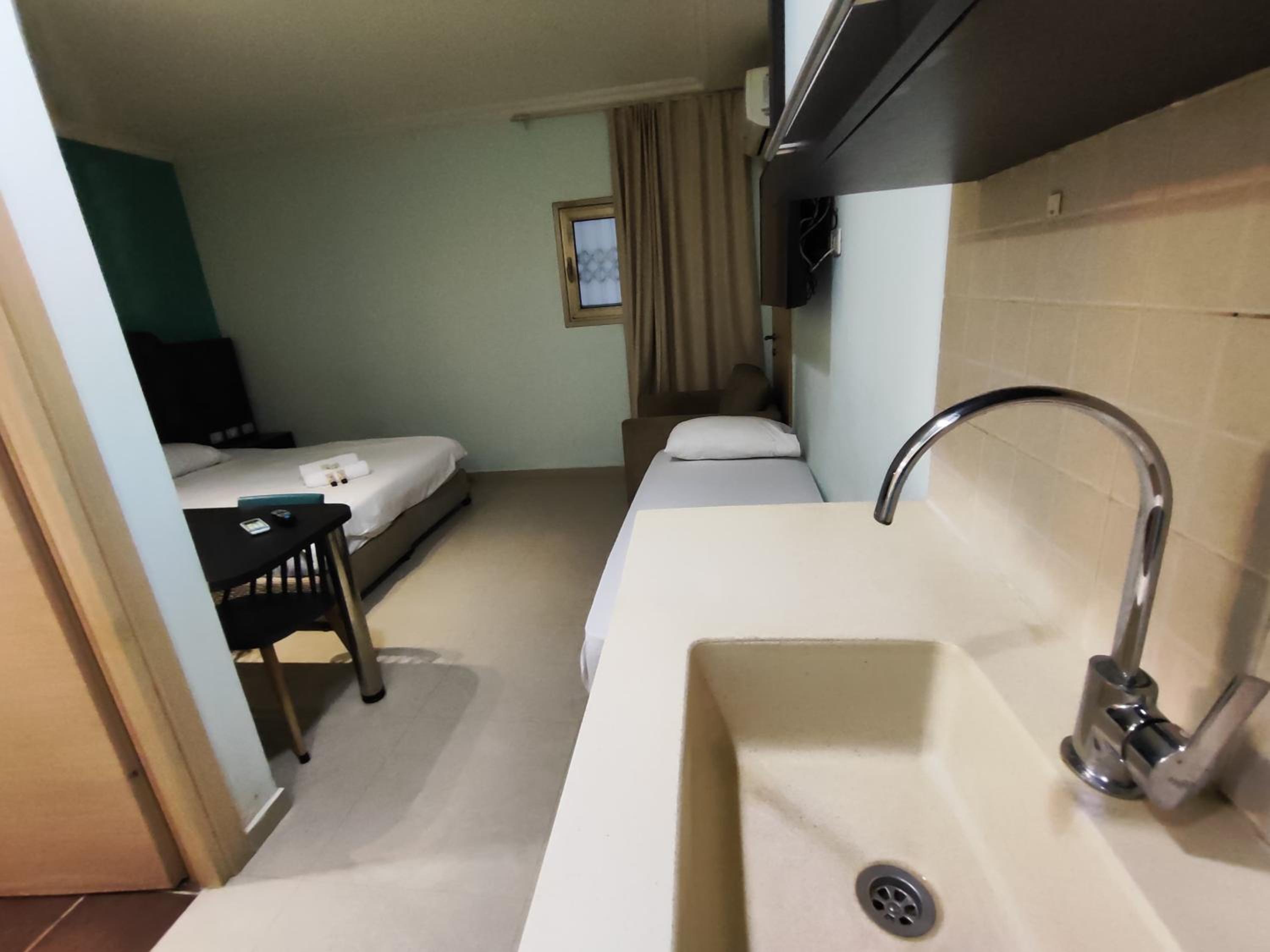 Classic Triple Room - Photo 7