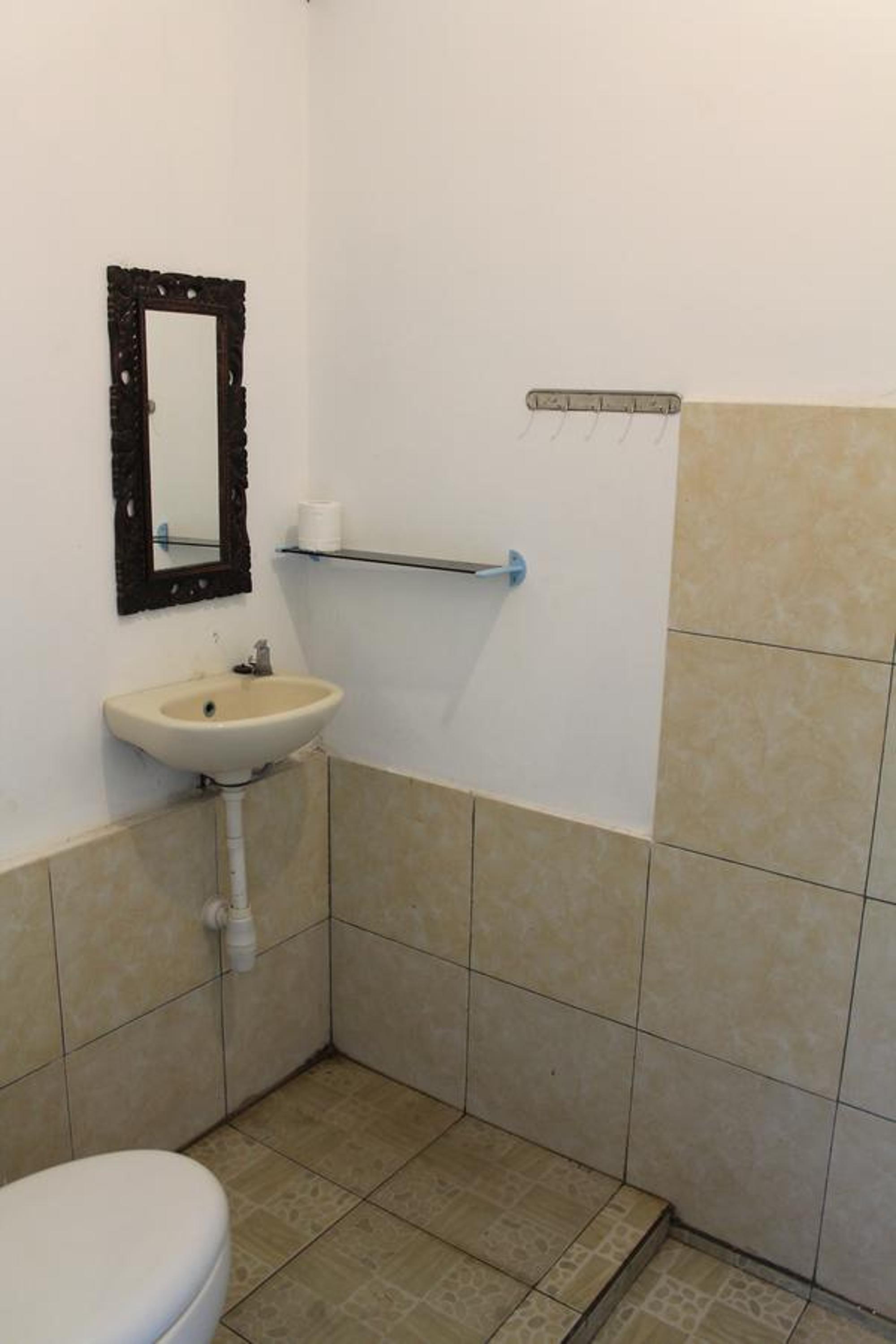 Budget Twin Room - Photo 2