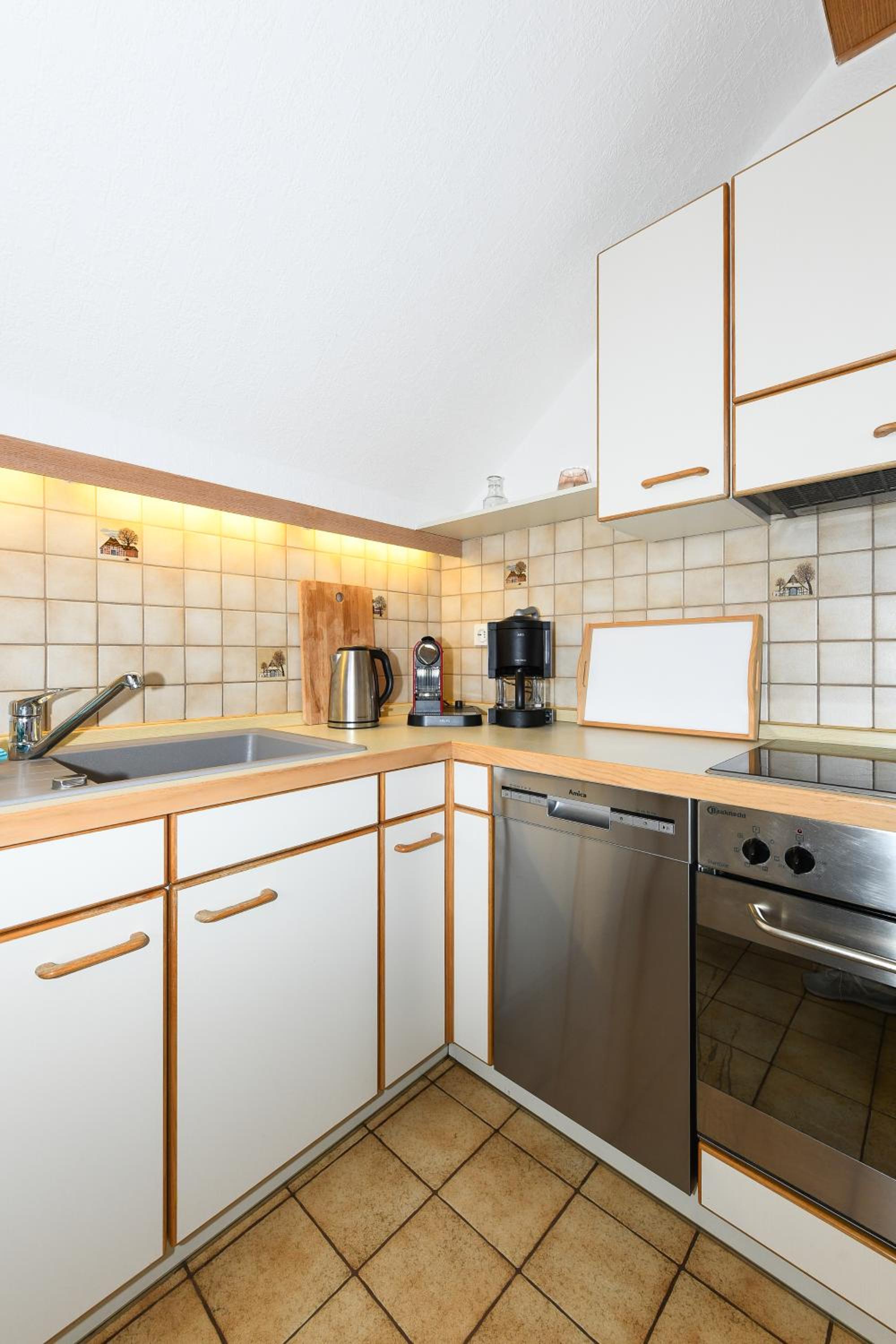 Three-Bedroom Apartment photo 2