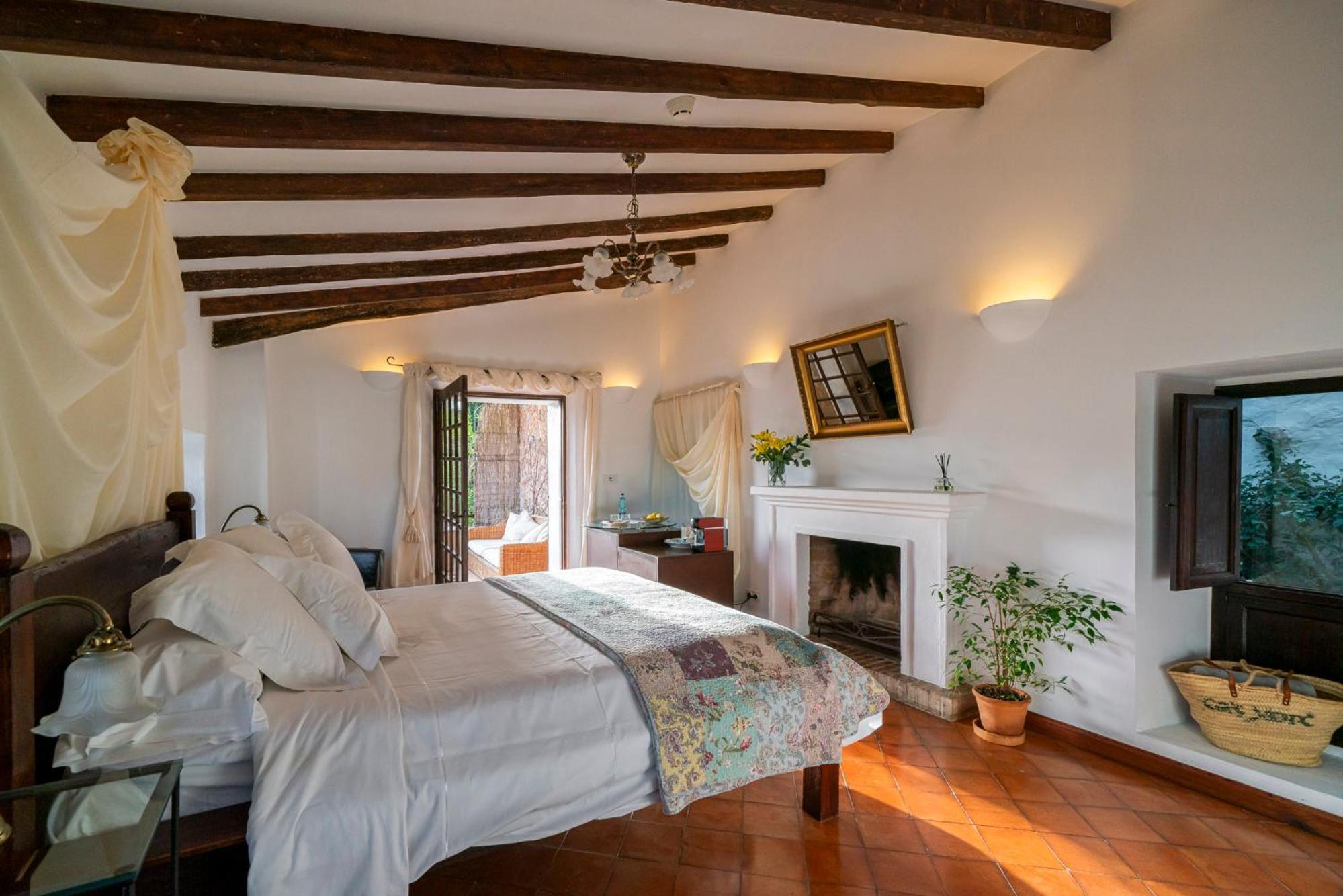 Deluxe Double Room with Terrace photo 3