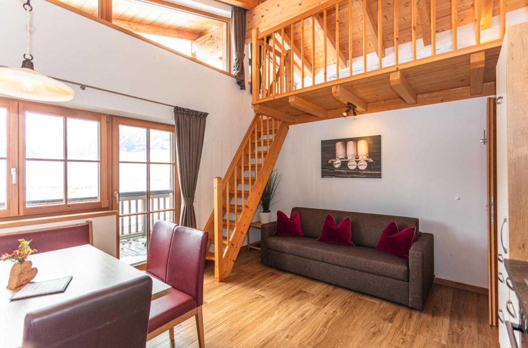 Apartment with Mountain View