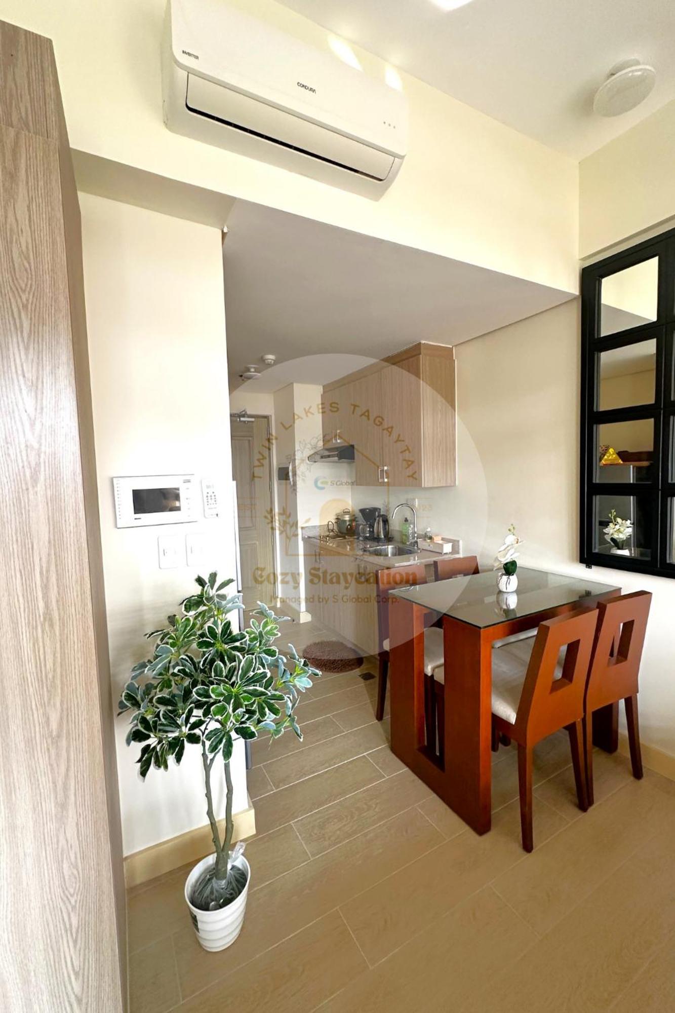 Apartment with Balcony photo 2