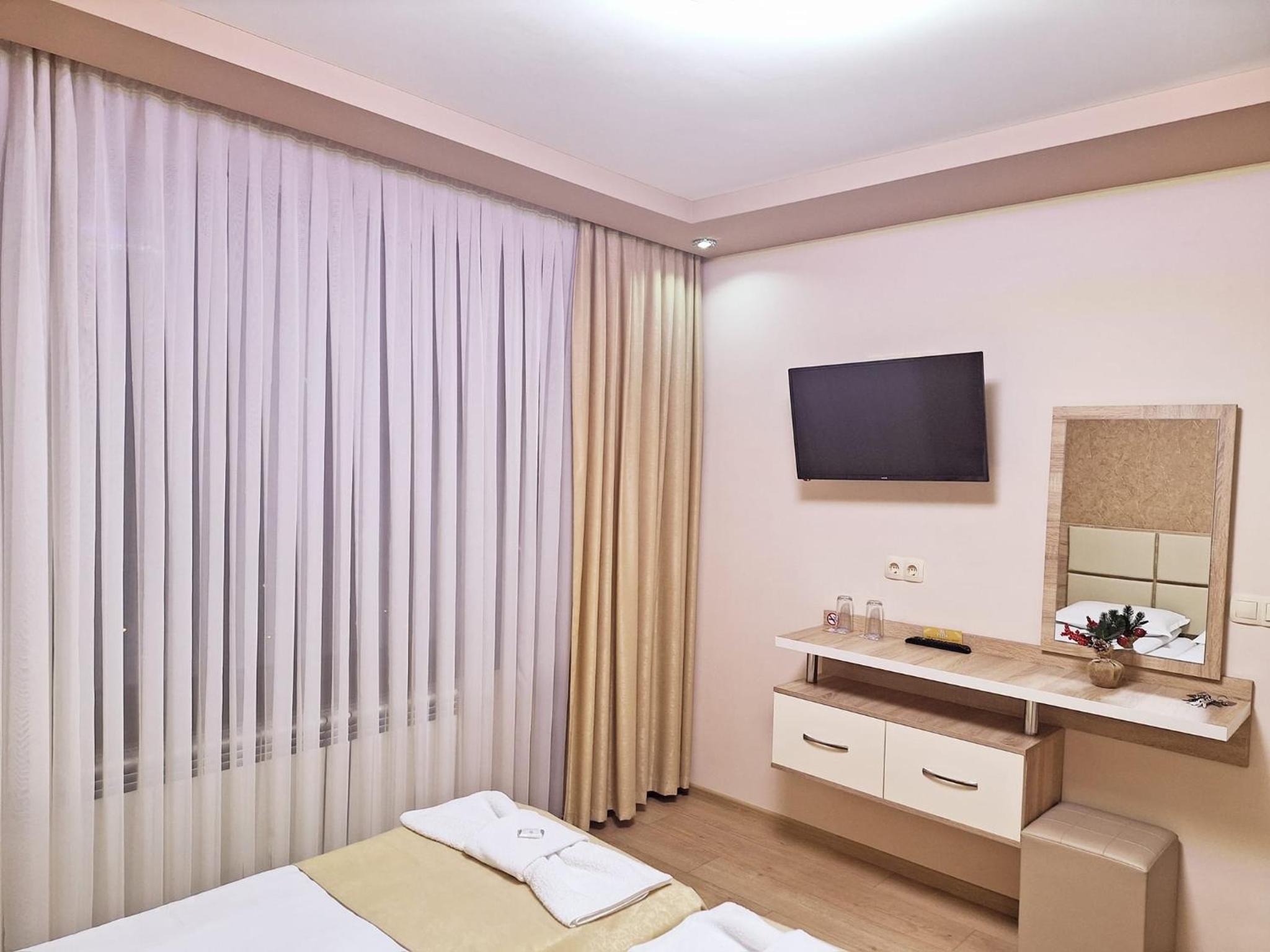 Deluxe Double Room with Balcony photo 2