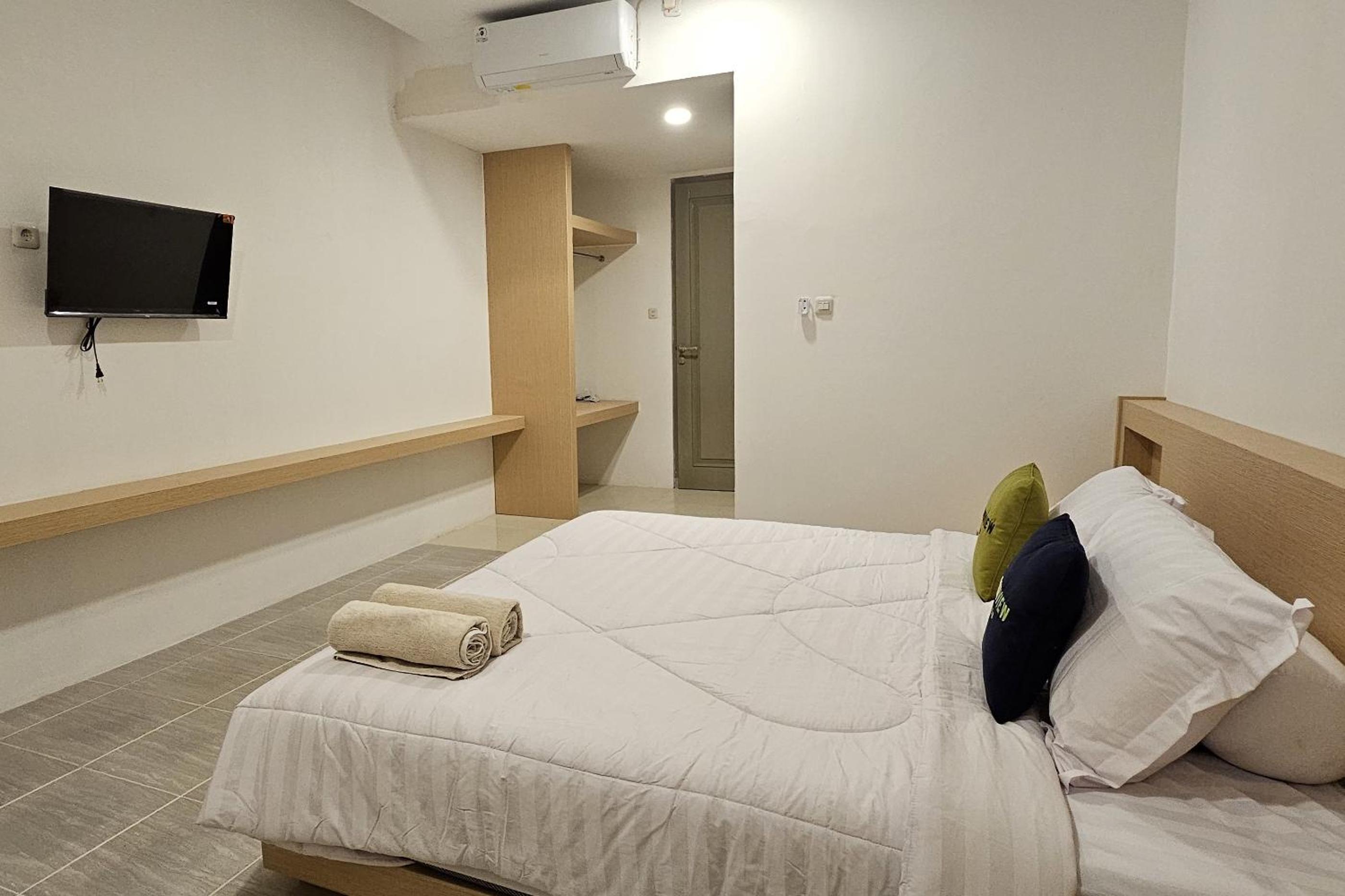 Deluxe Room - Photo 9