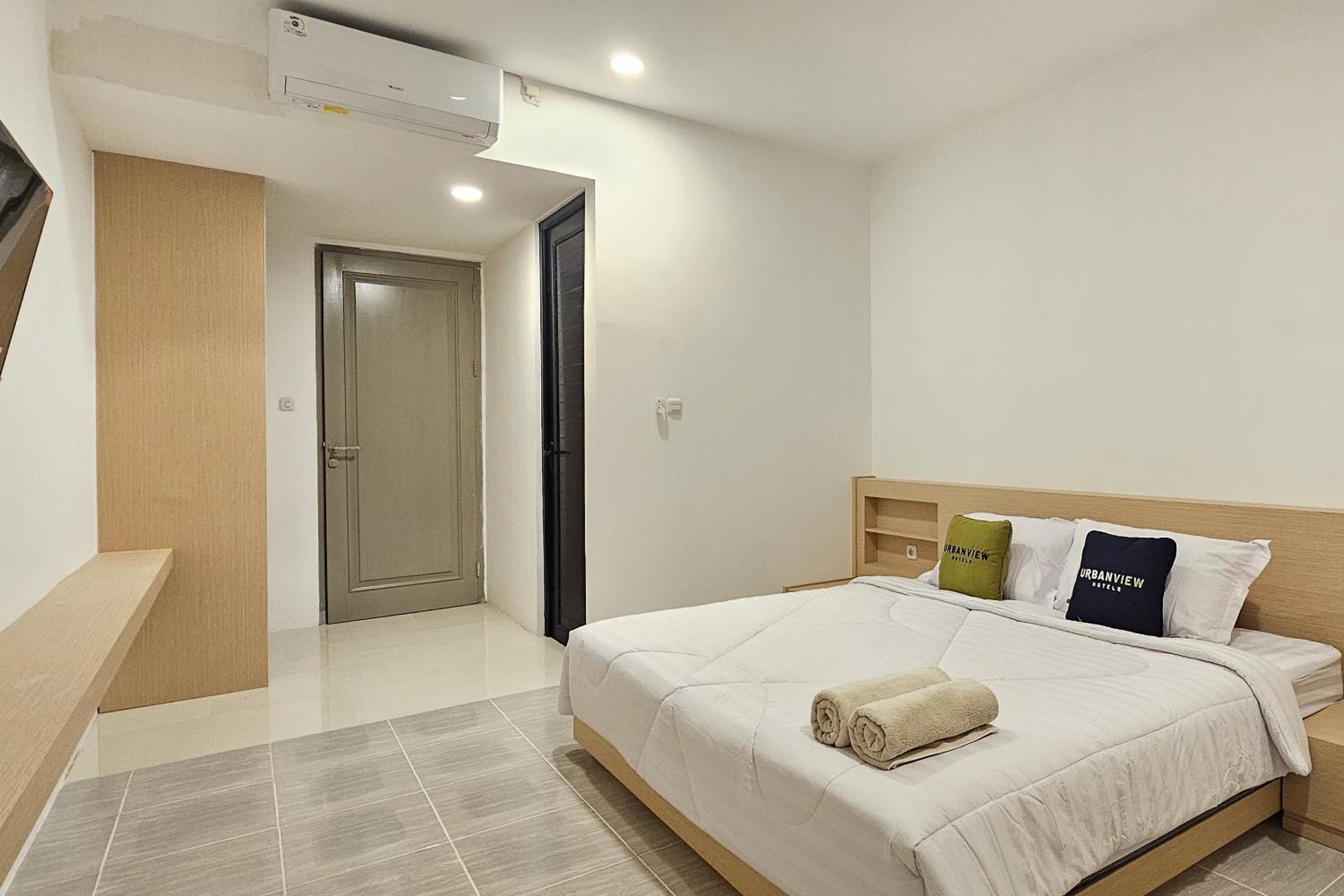 Deluxe Room - Photo 13