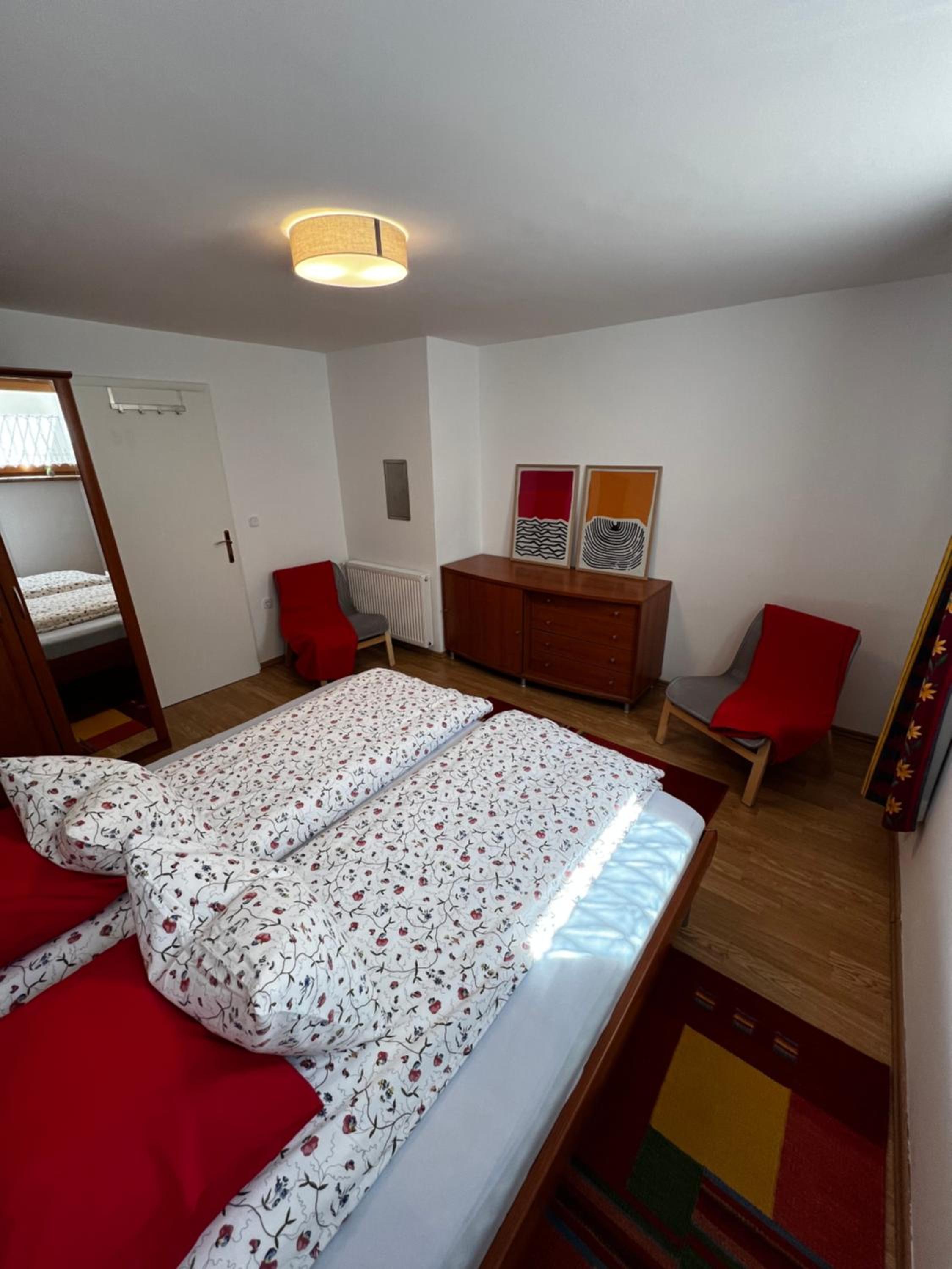 One-Bedroom Apartment photo 2