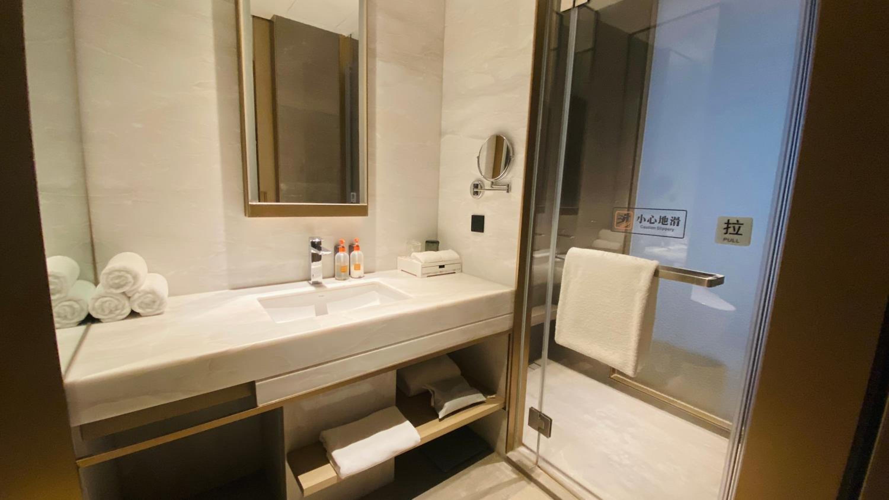 Premium Double Room with Two Double Beds and River View - Photo 3