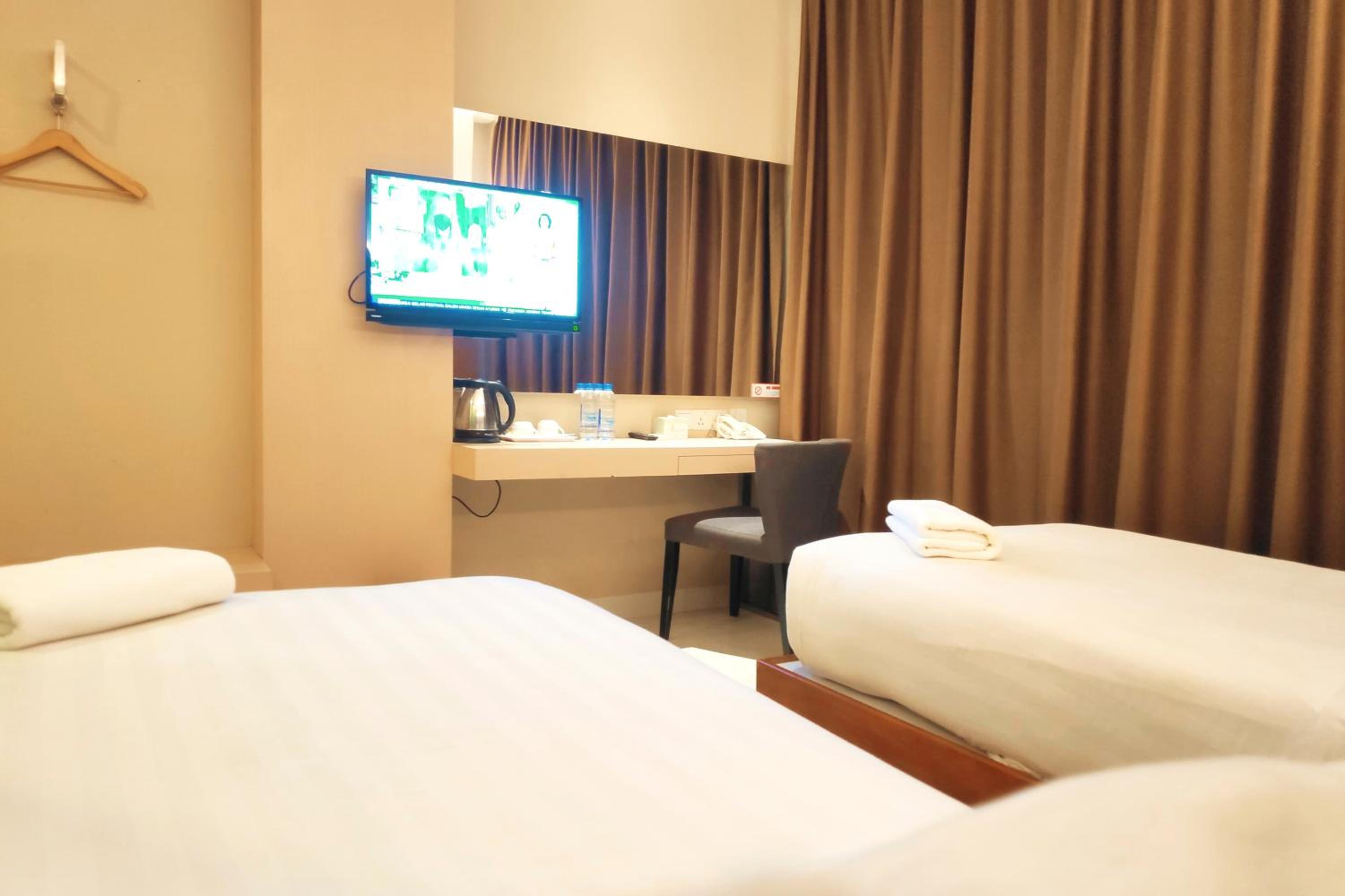 Deluxe Twin Room photo 3