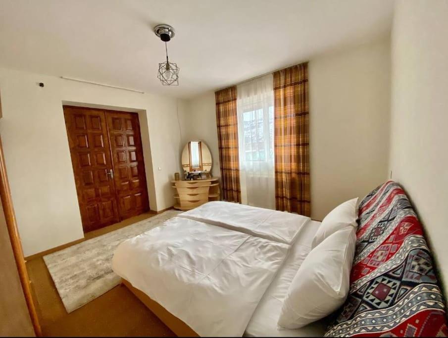 Three-Bedroom House photo 3
