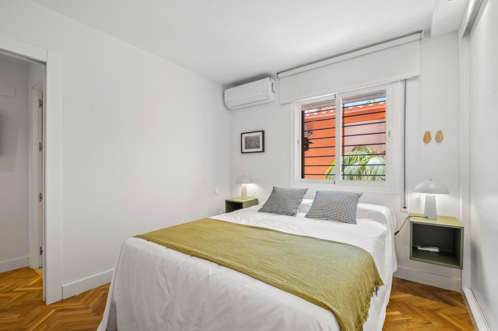 Apartamento de dos habitaciones con terraza y vista al mar