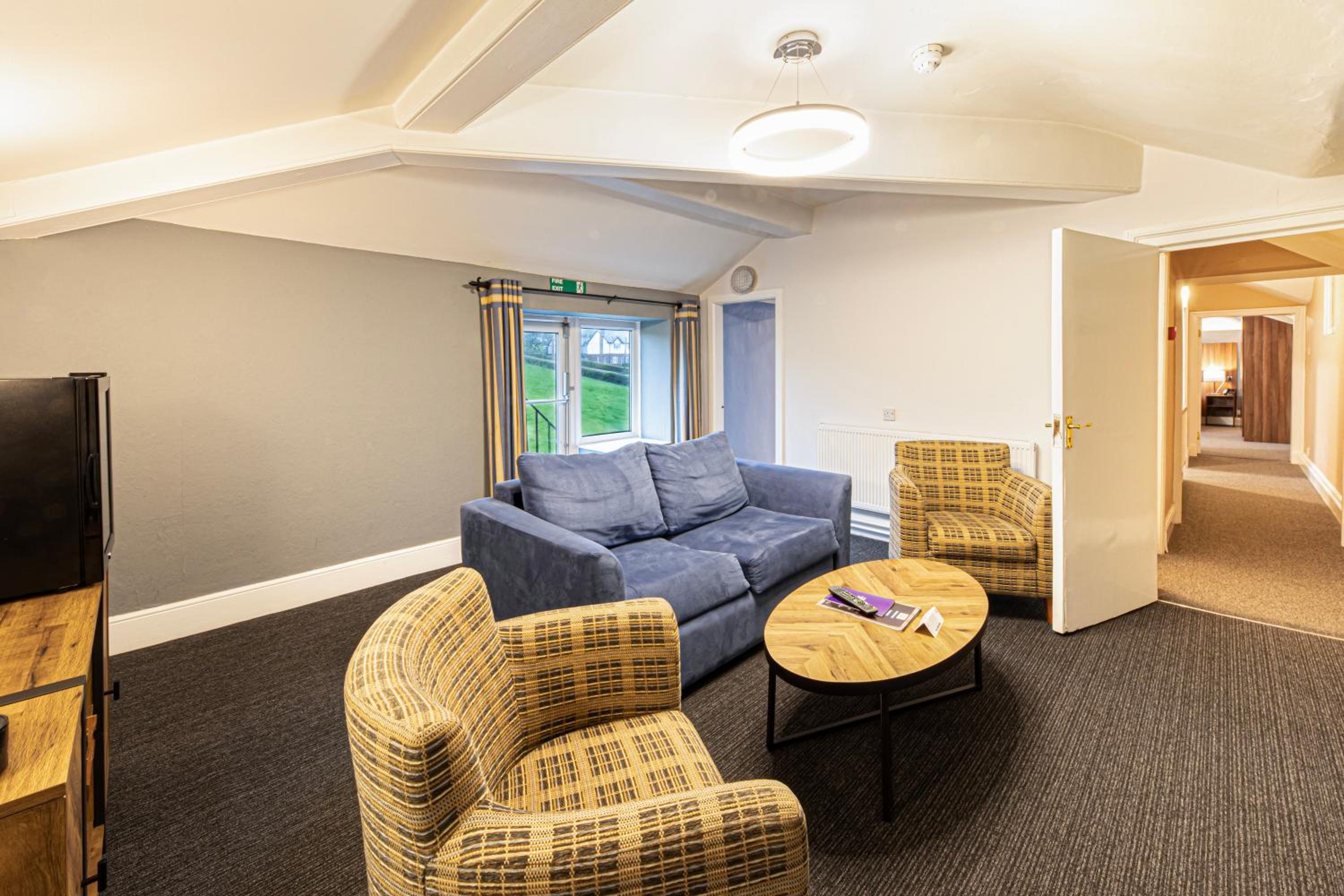 Executive Suite - Photo 3