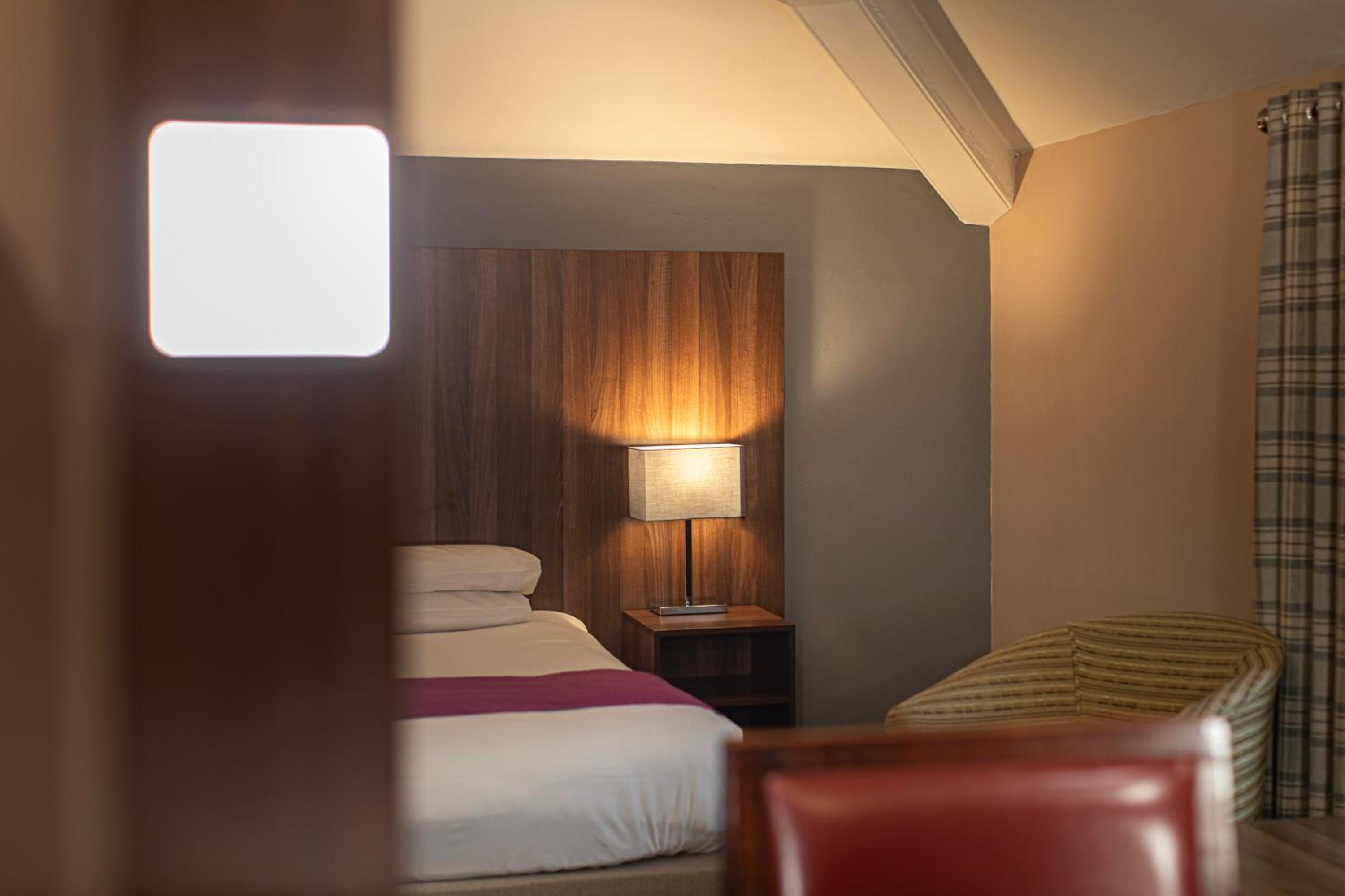 Executive Suite - Photo 2