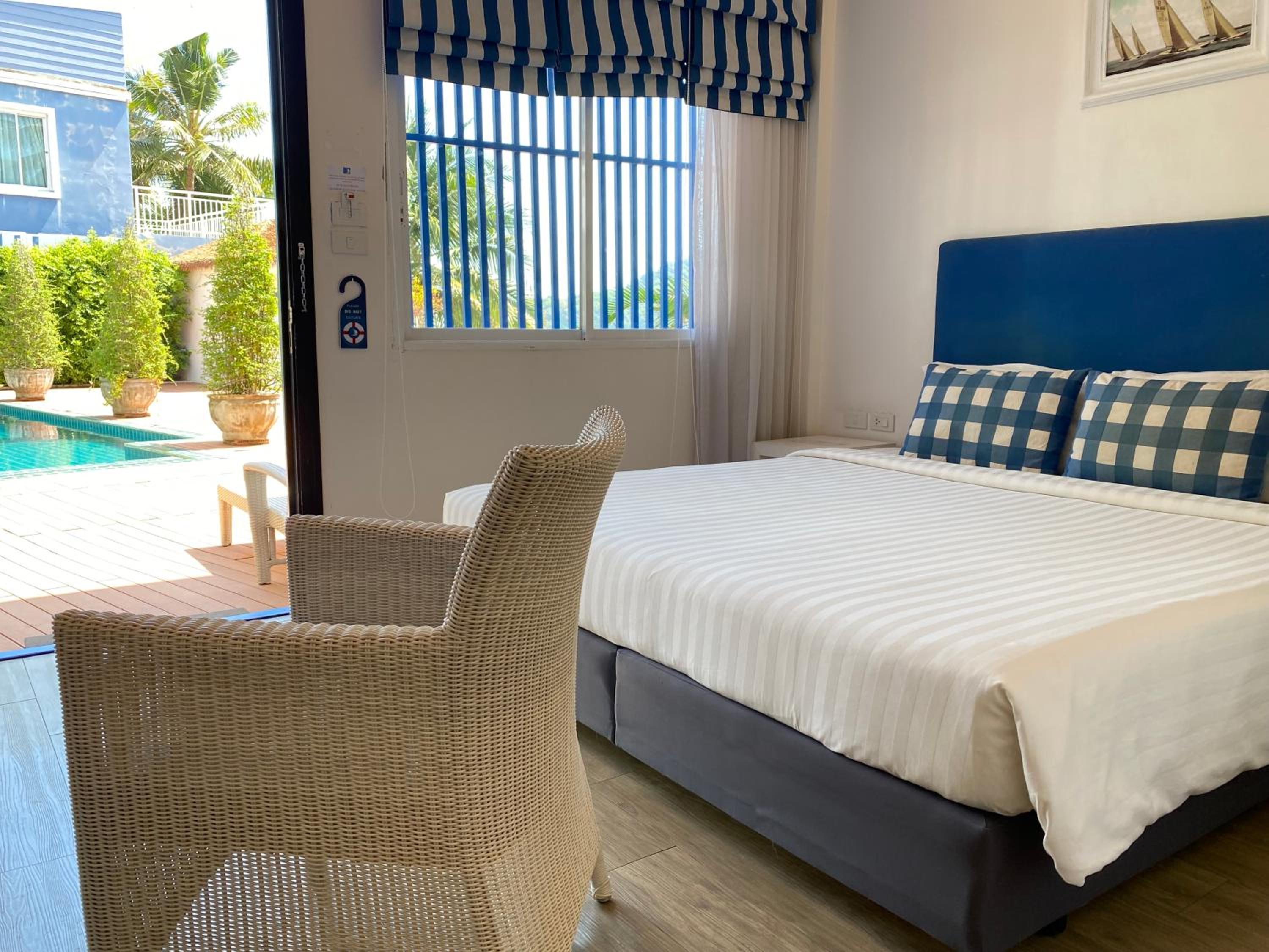 Deluxe Double or Twin Room with Pool View