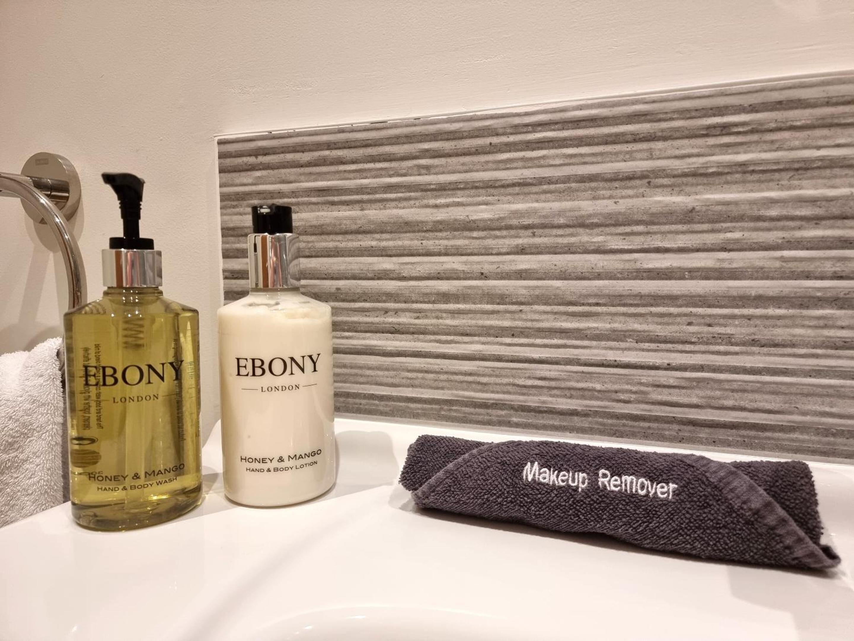 Deluxe King Room photo 1