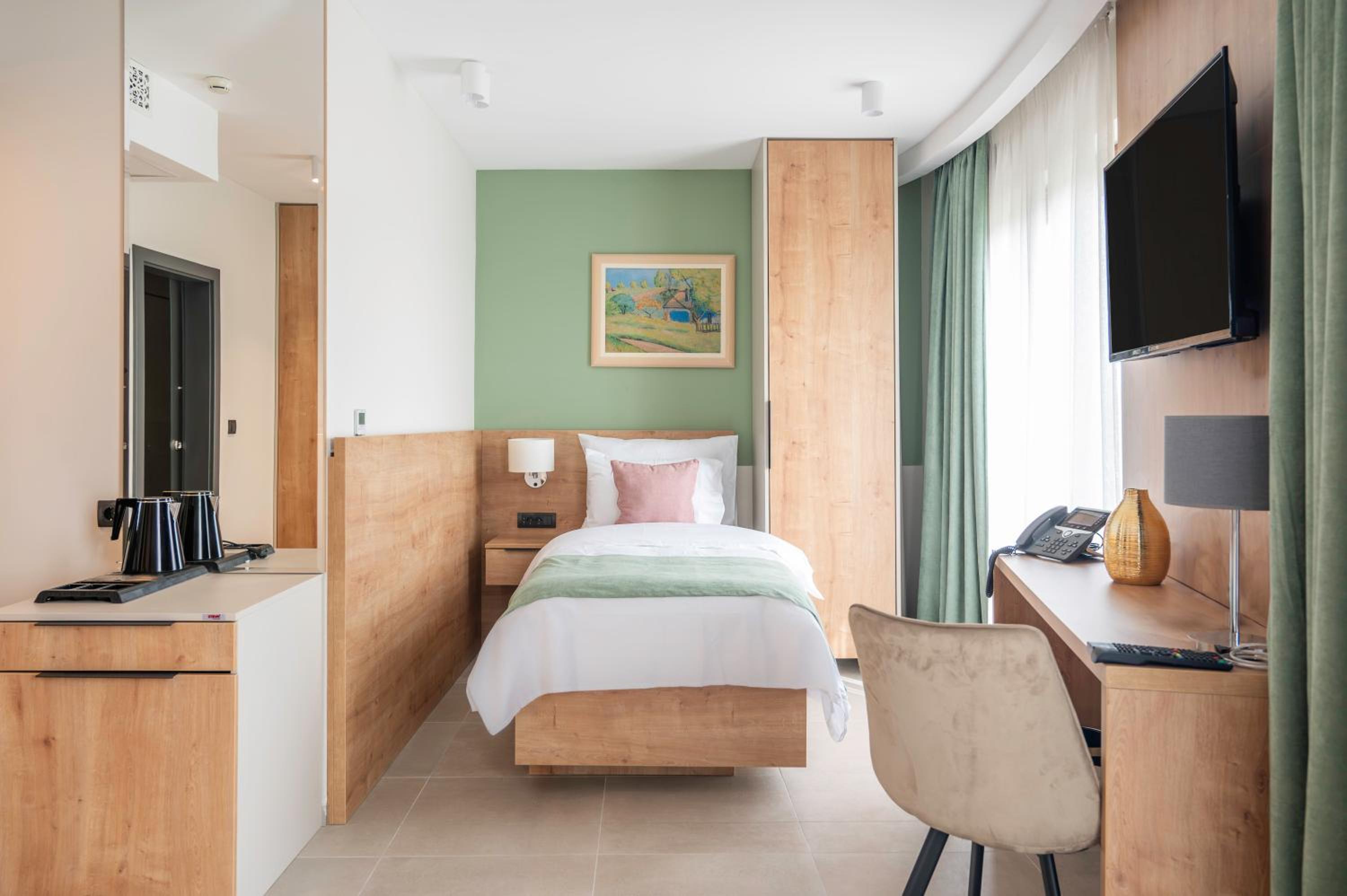 Standard Twin Room with Mountain View photo 3