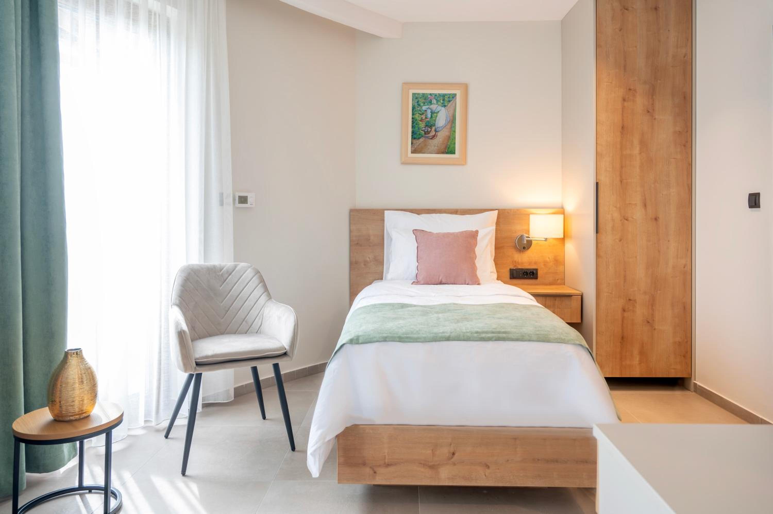 Standard Twin Room with Mountain View photo 2